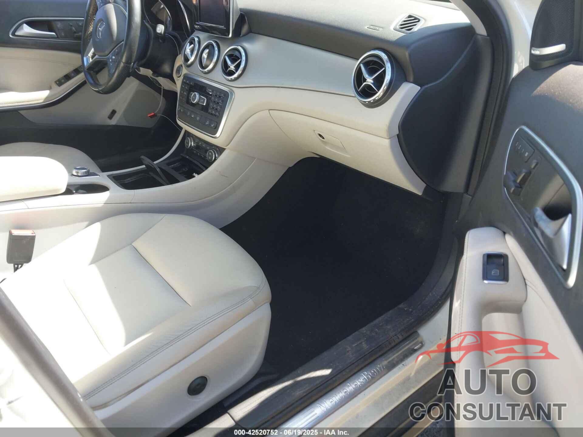 MERCEDES-BENZ GLA 250 2015 - WDCTG4GB2FJ149546