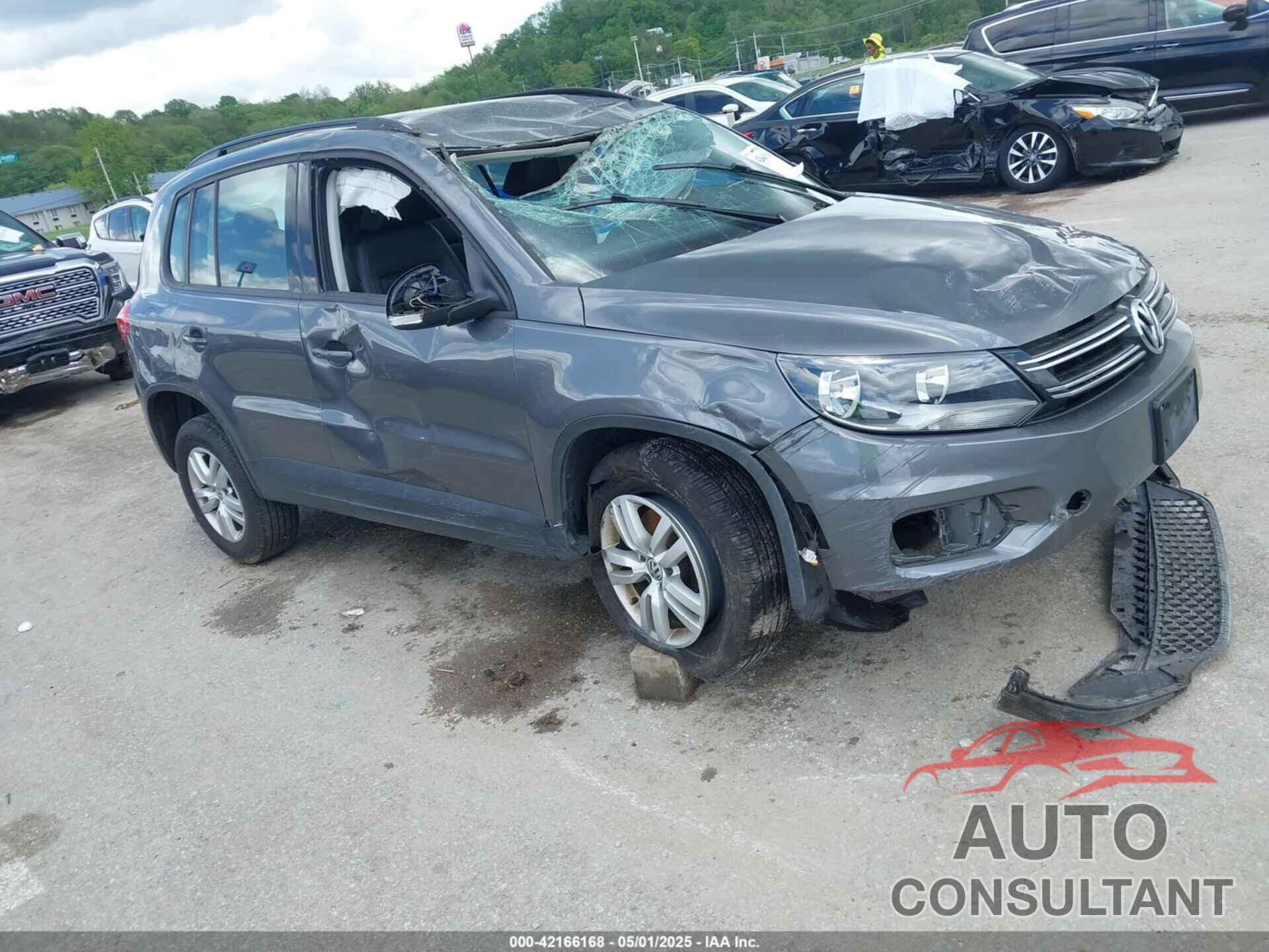 VOLKSWAGEN TIGUAN 2017 - WVGAV7AX2HK033846