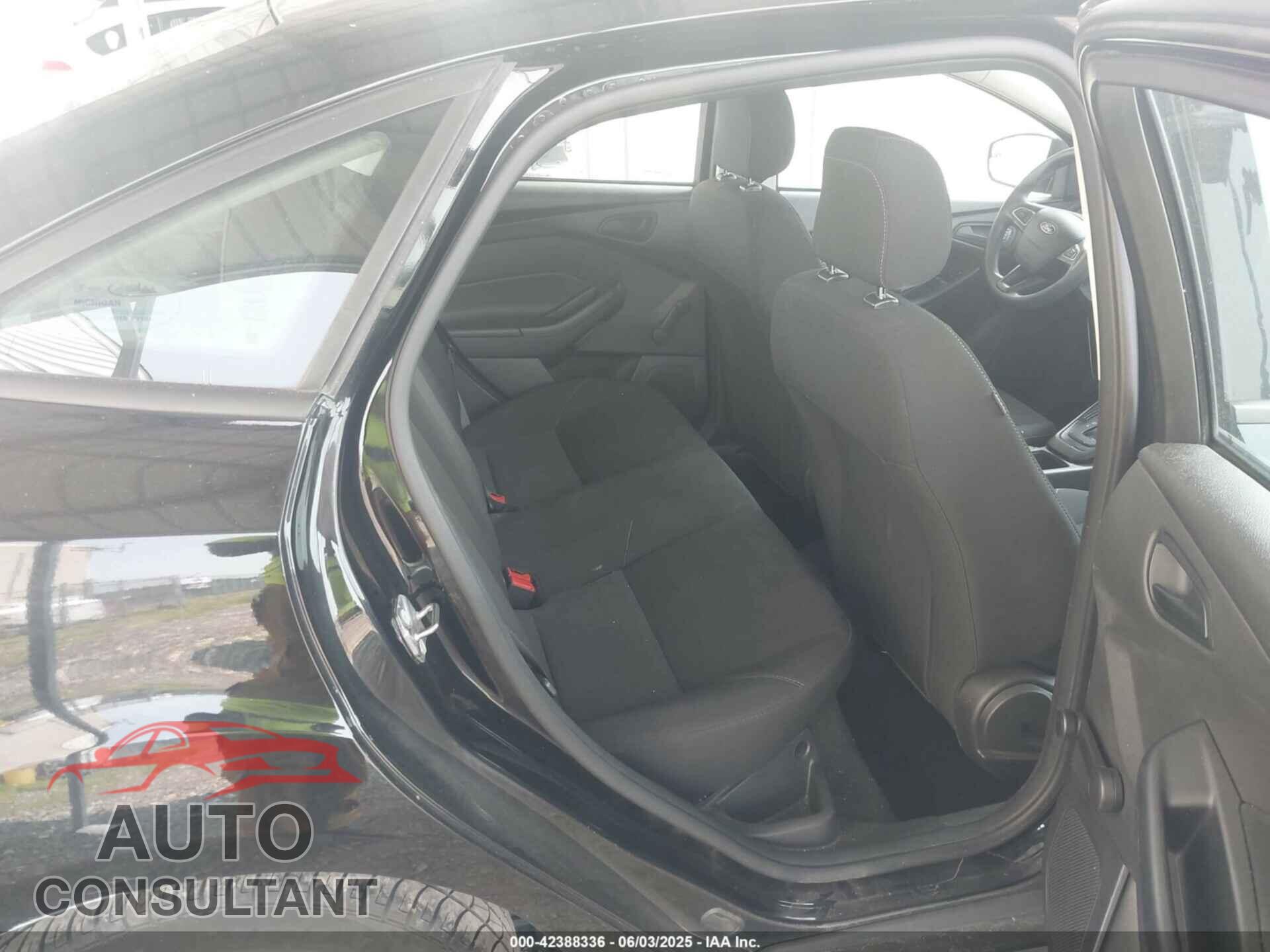 FORD FOCUS 2017 - 1FADP3E28HL319011