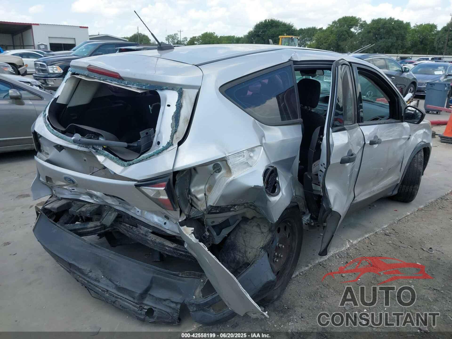 FORD ESCAPE 2017 - 1FMCU0F79HUC00820