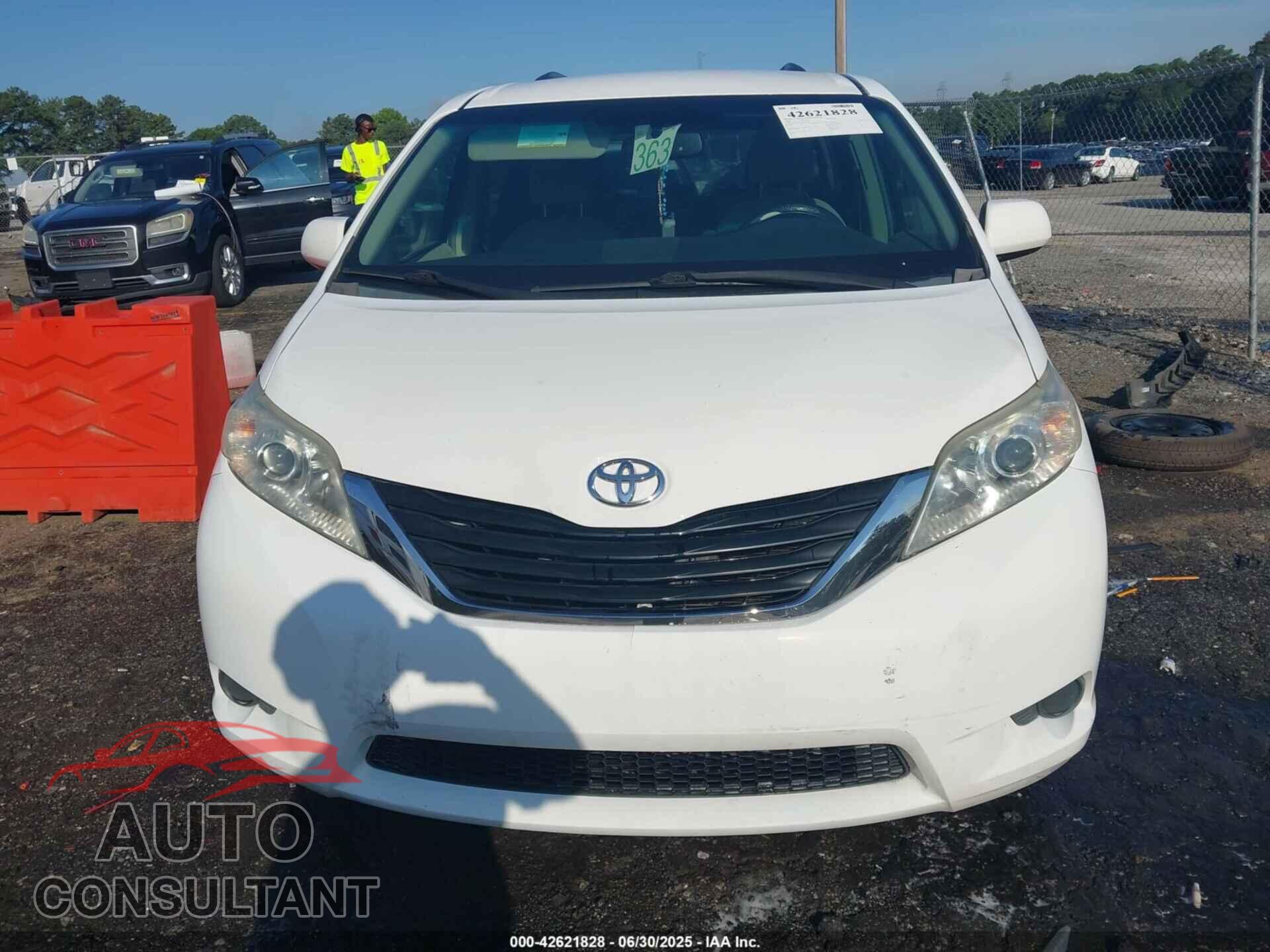 TOYOTA SIENNA 2011 - 5TDKK3DC4BS172735