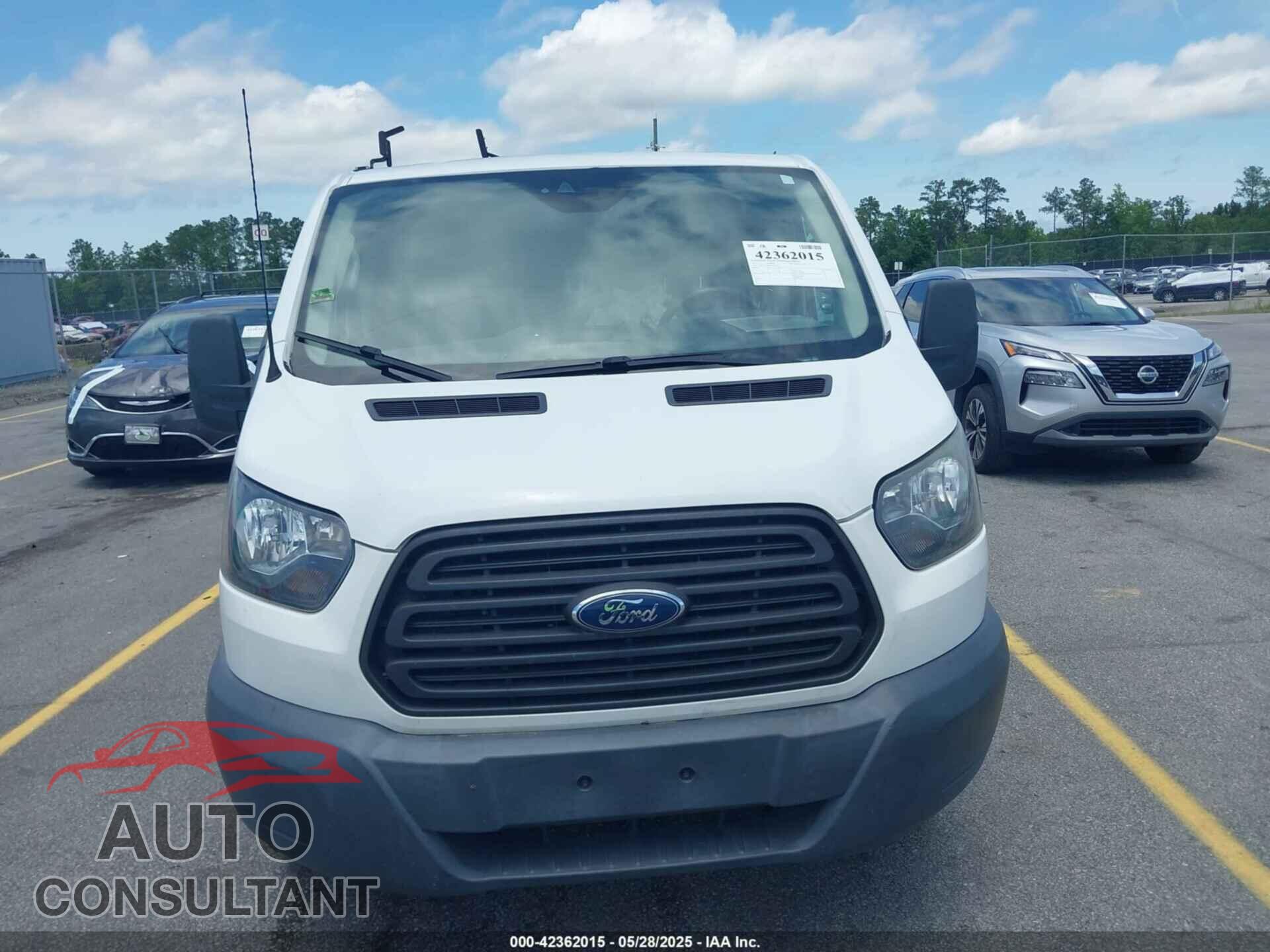 FORD TRANSIT-150 2017 - 1FTYE2YM5HKB55411
