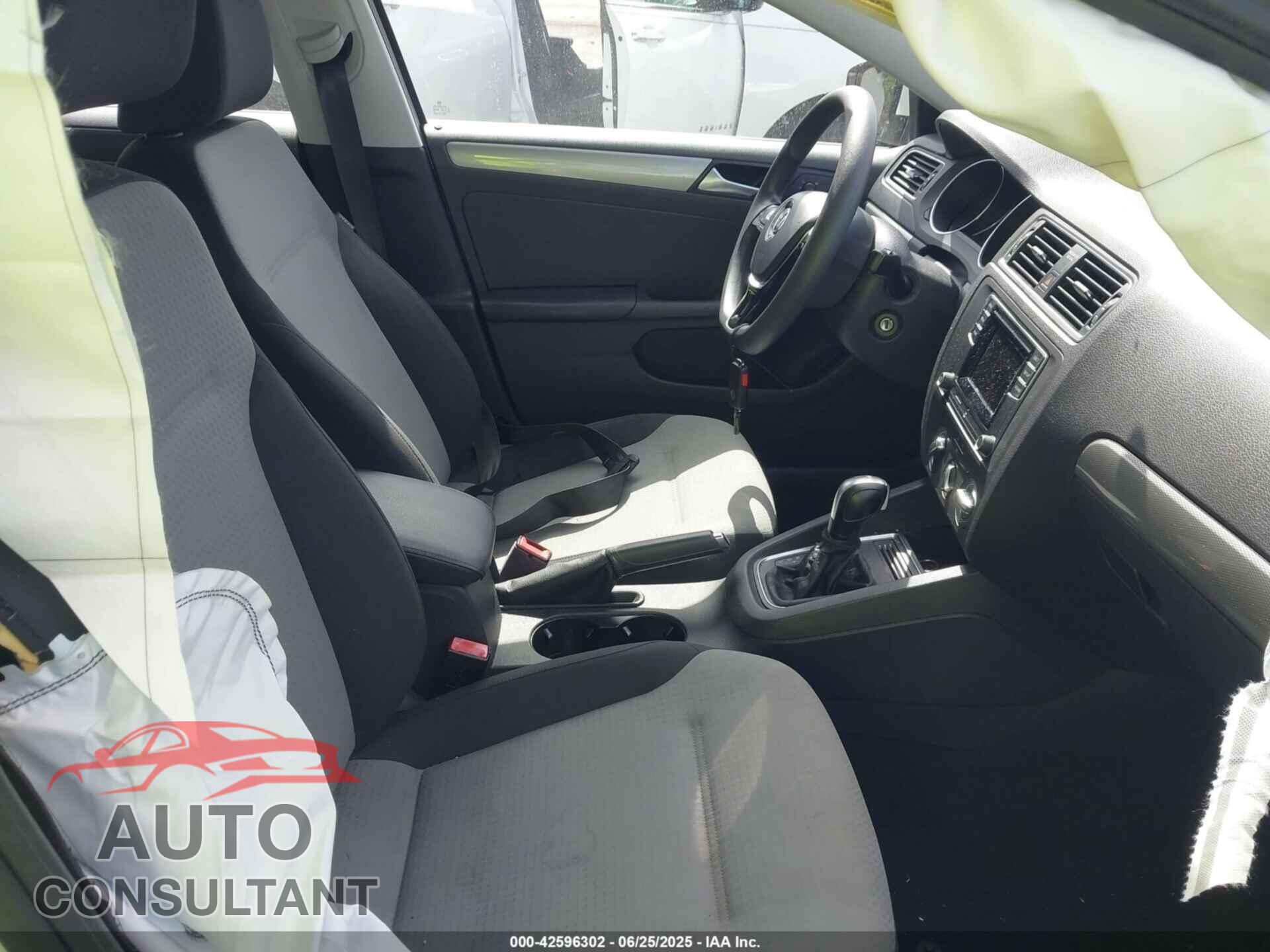 VOLKSWAGEN JETTA 2017 - 3VW2B7AJXHM374687