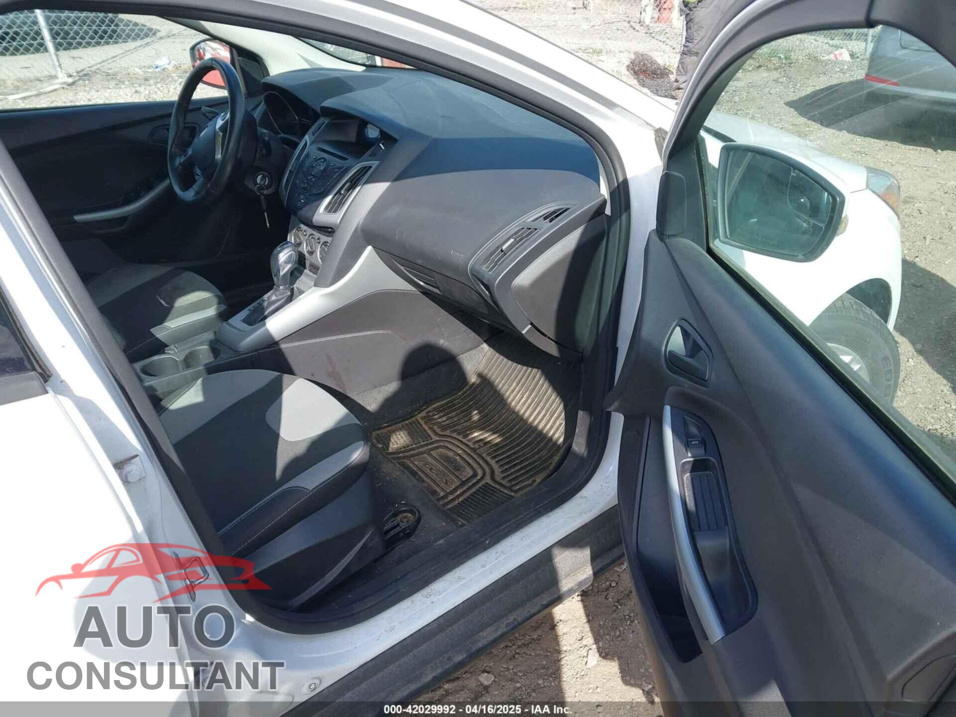 FORD FOCUS 2012 - 1FAHP3K27CL311240