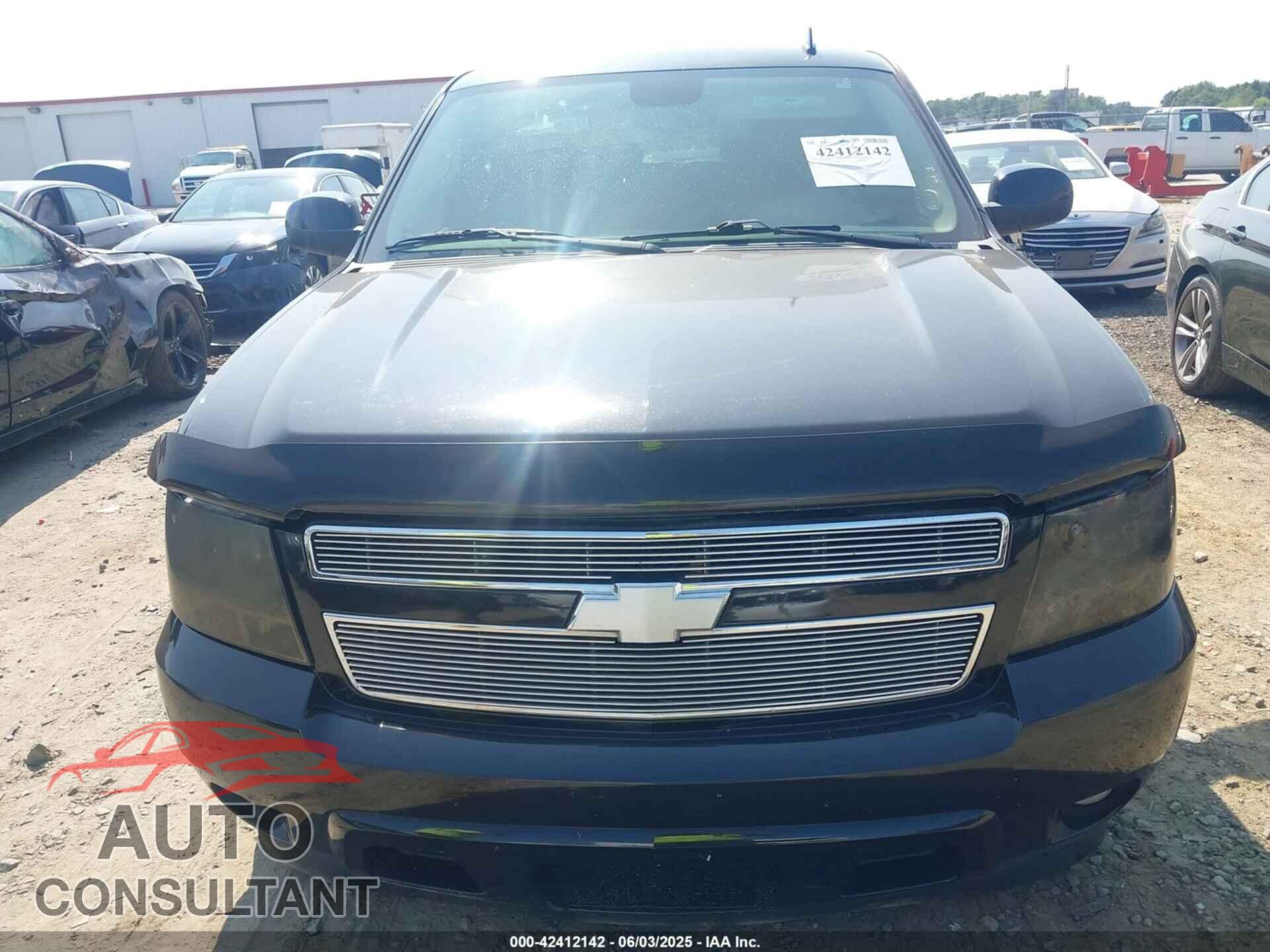 CHEVROLET TAHOE 2011 - 1GNSCBE00BR111237
