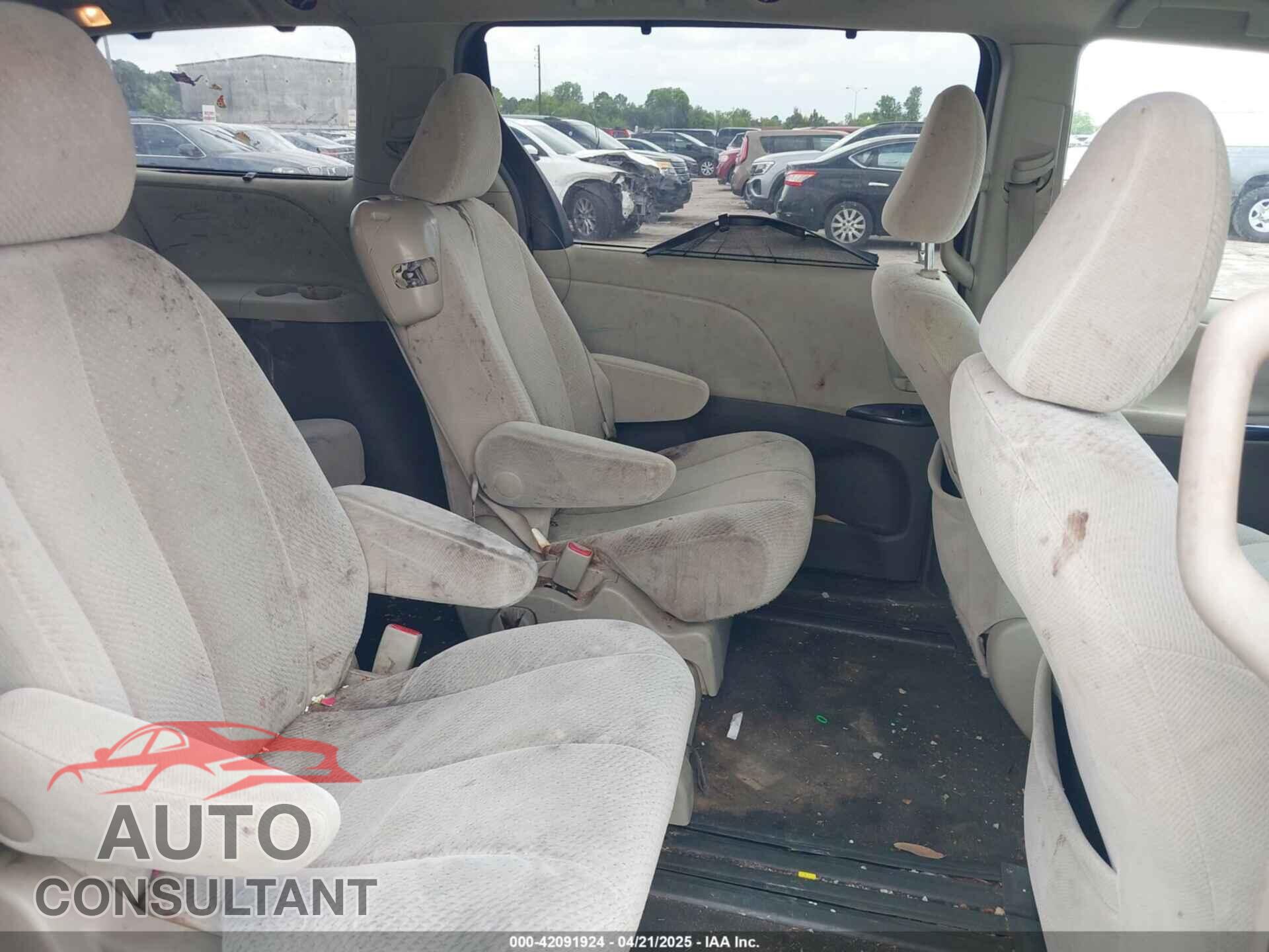 TOYOTA SIENNA 2011 - 5TDKK3DC4BS037240