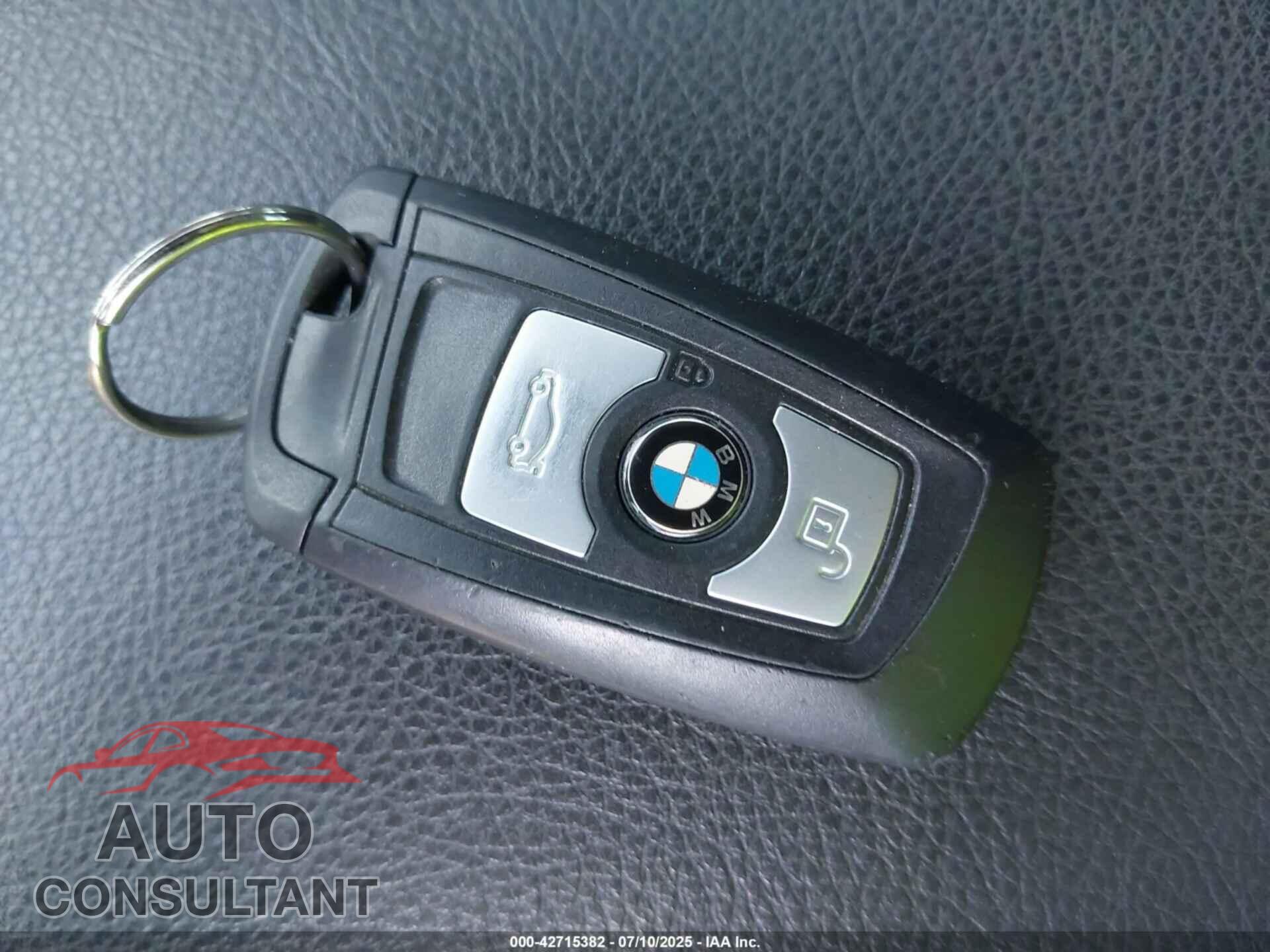 BMW 320I 2015 - WBA3B1G56FNT04571