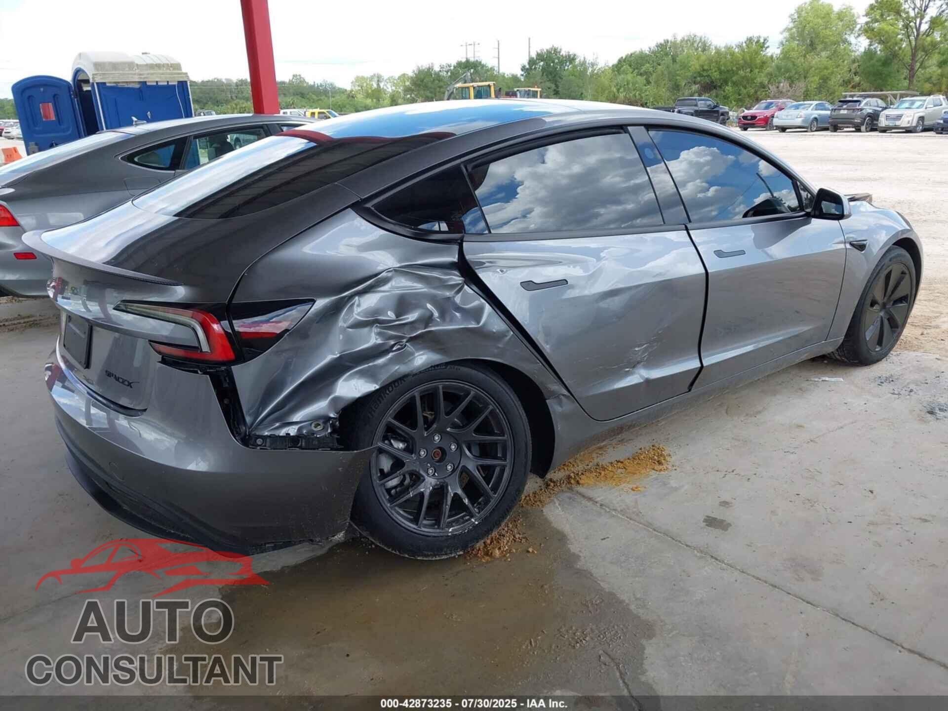 TESLA MODEL 3 2024 - 5YJ3E1EA3RF857823