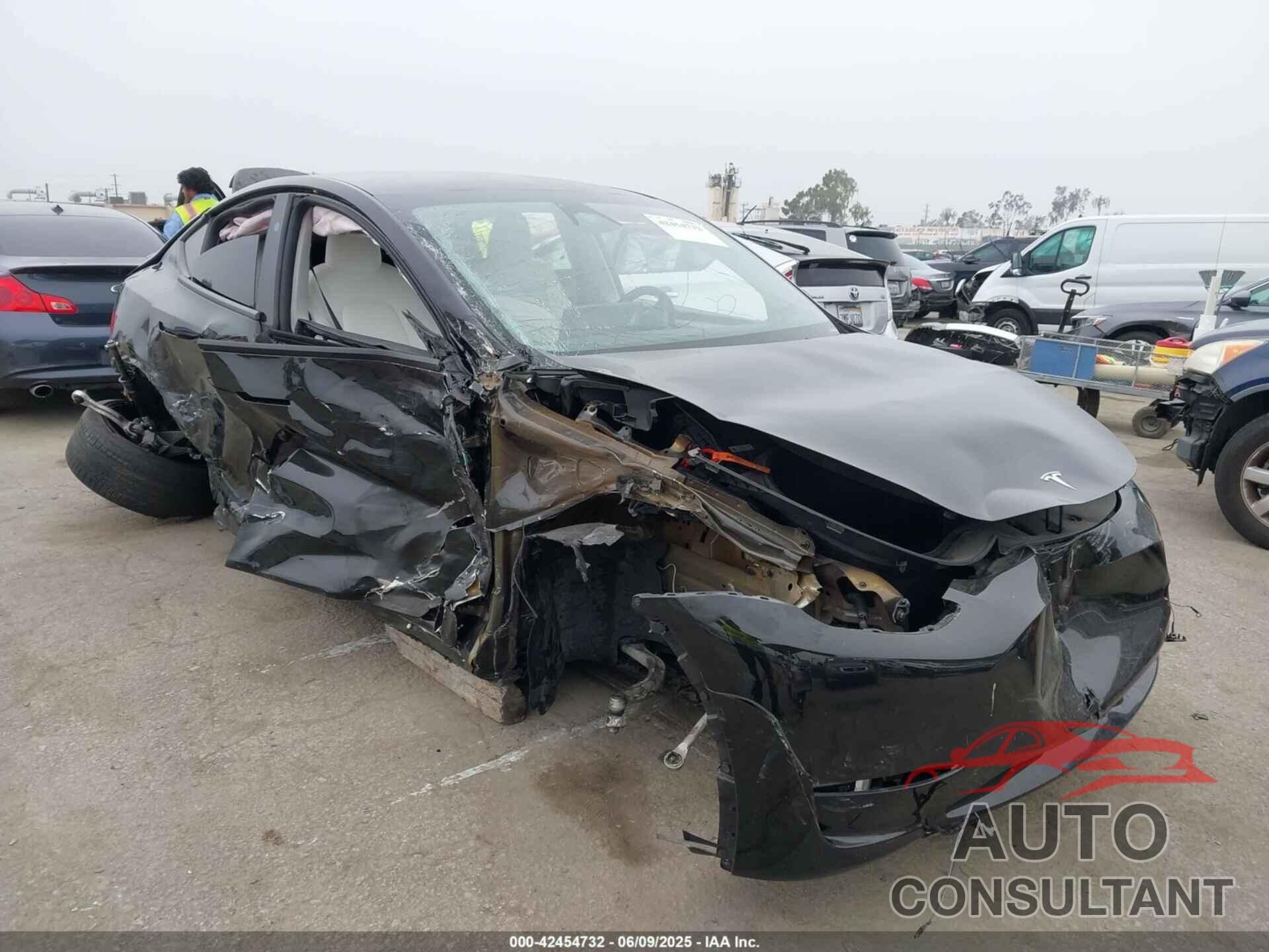 TESLA MODEL Y 2023 - 7SAYGDEFXPF945412