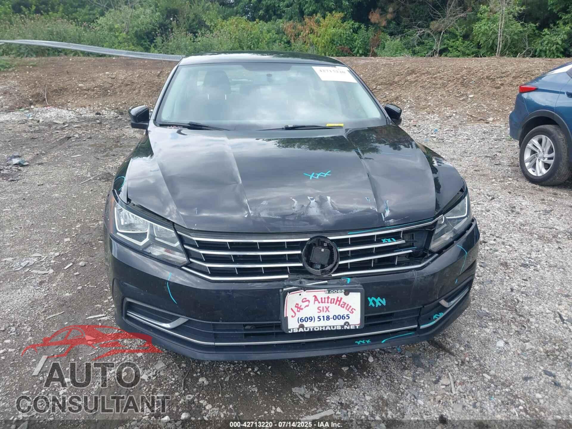 VOLKSWAGEN PASSAT 2017 - 1VWAT7A35HC022161