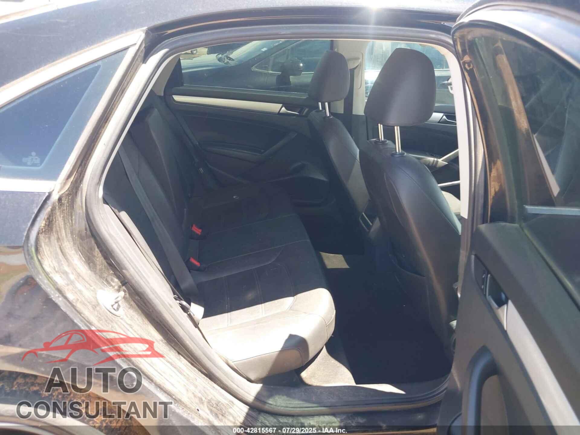 VOLKSWAGEN PASSAT 2012 - 1VWBP7A37CC093928
