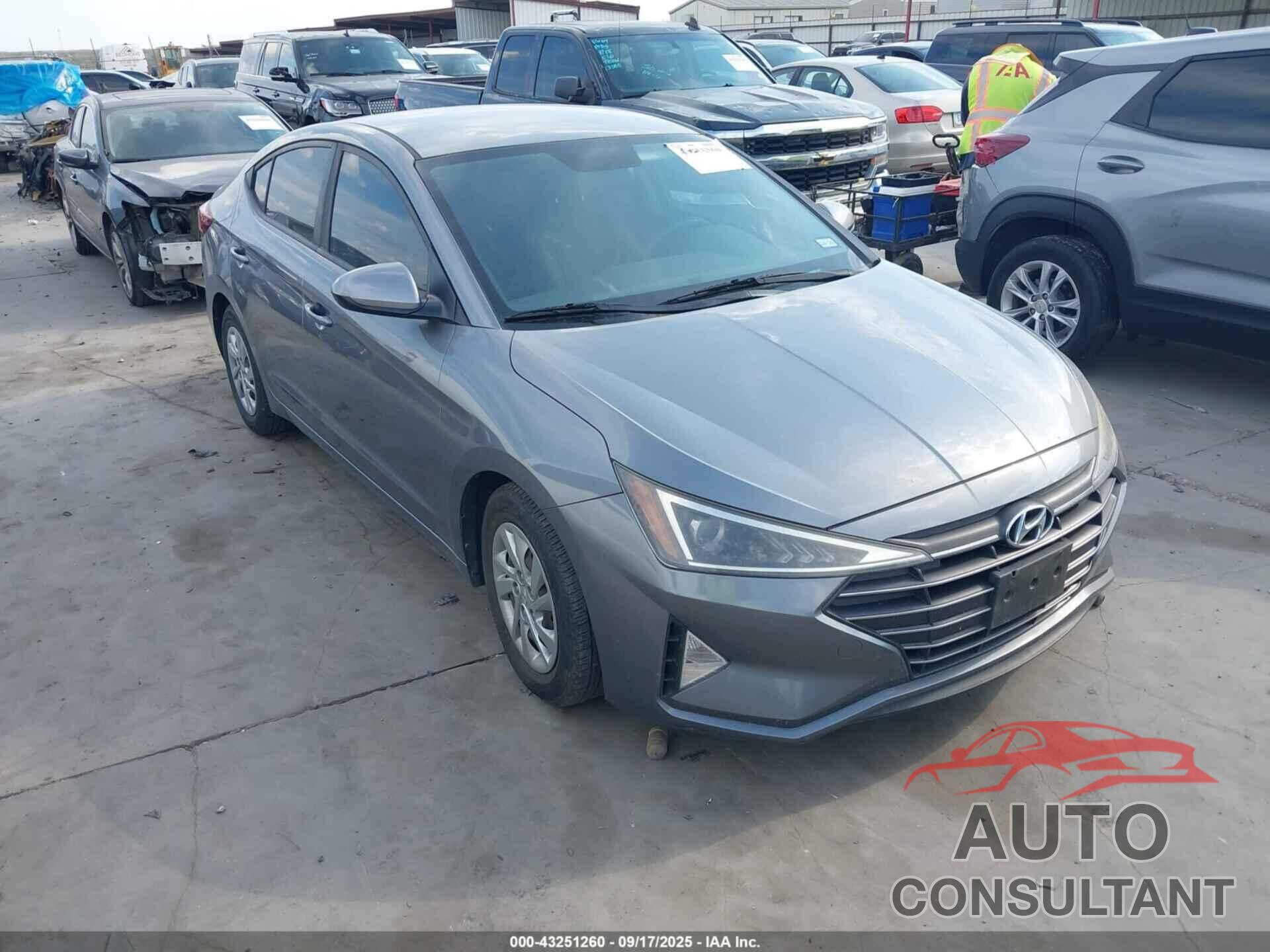 HYUNDAI ELANTRA 2019 - KMHD74LF1KU881660