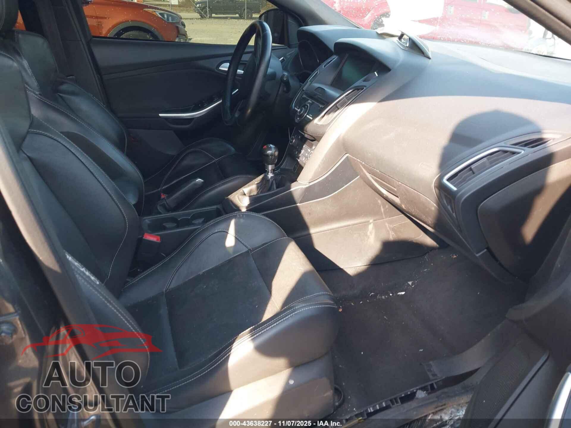 FORD FOCUS ST 2015 - 1FADP3L94FL280091