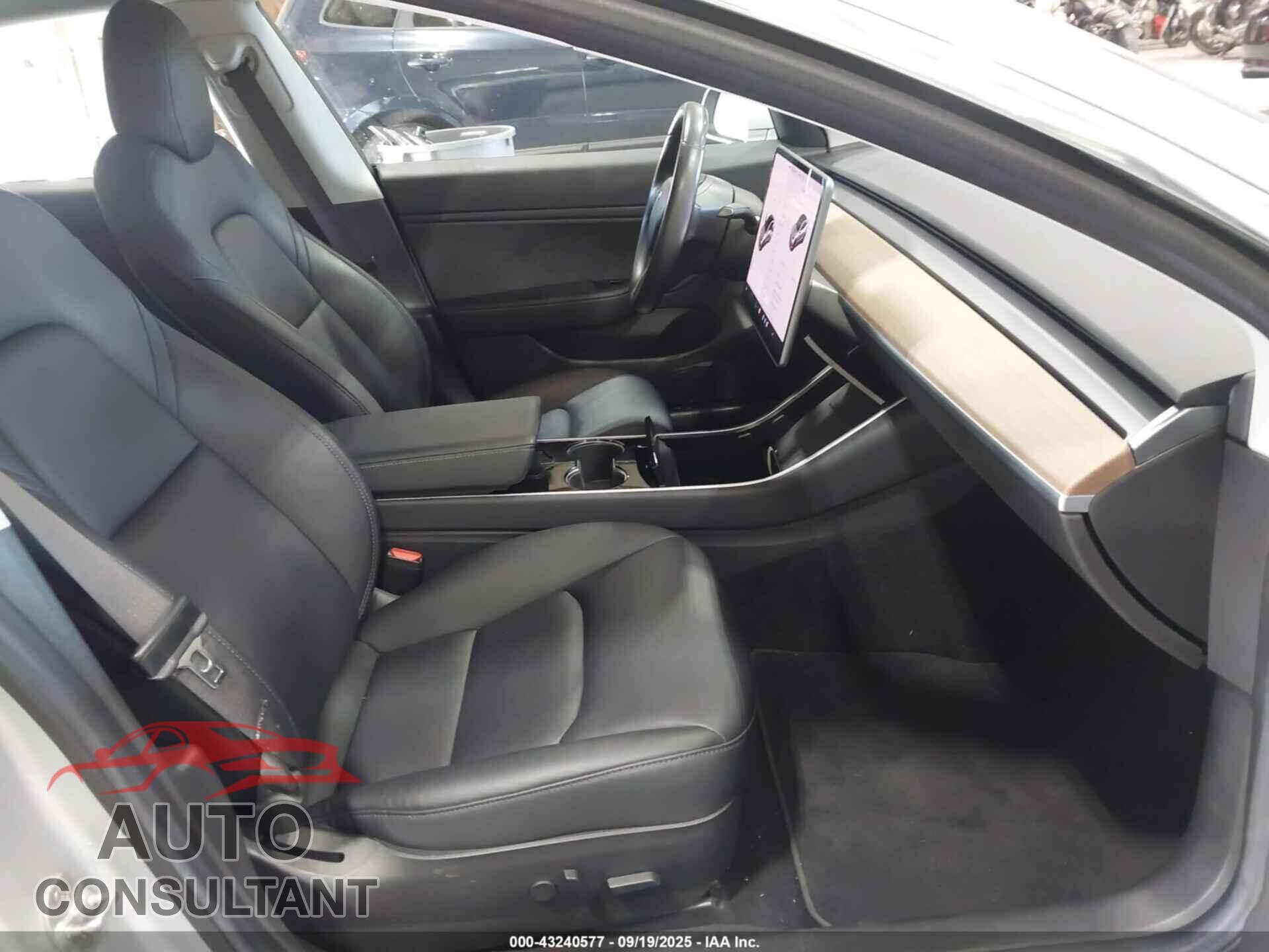 TESLA MODEL 3 2018 - 5YJ3E1EA5JF042964