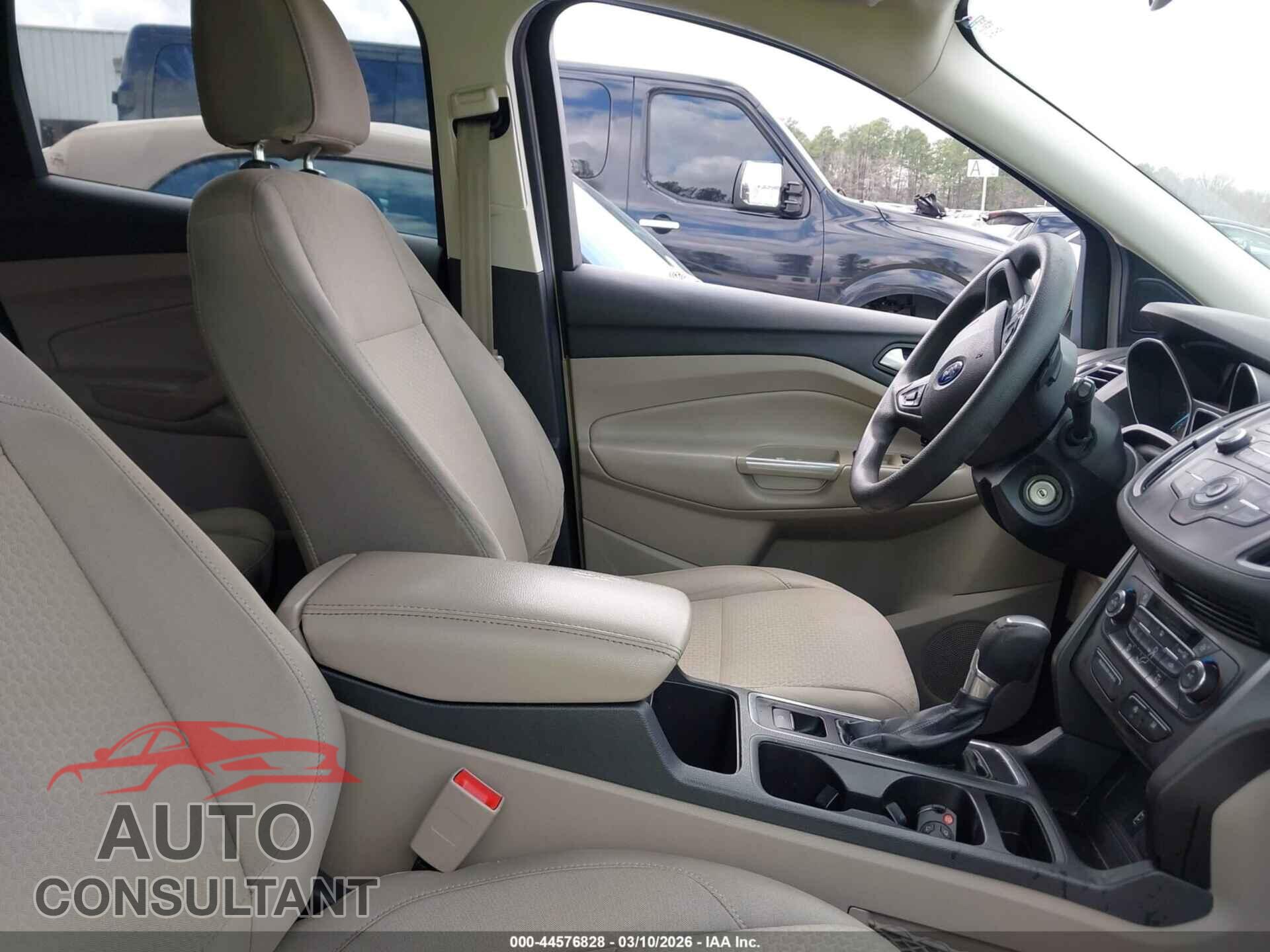 FORD ESCAPE 2017 - 1FMCU0GD9HUC03043