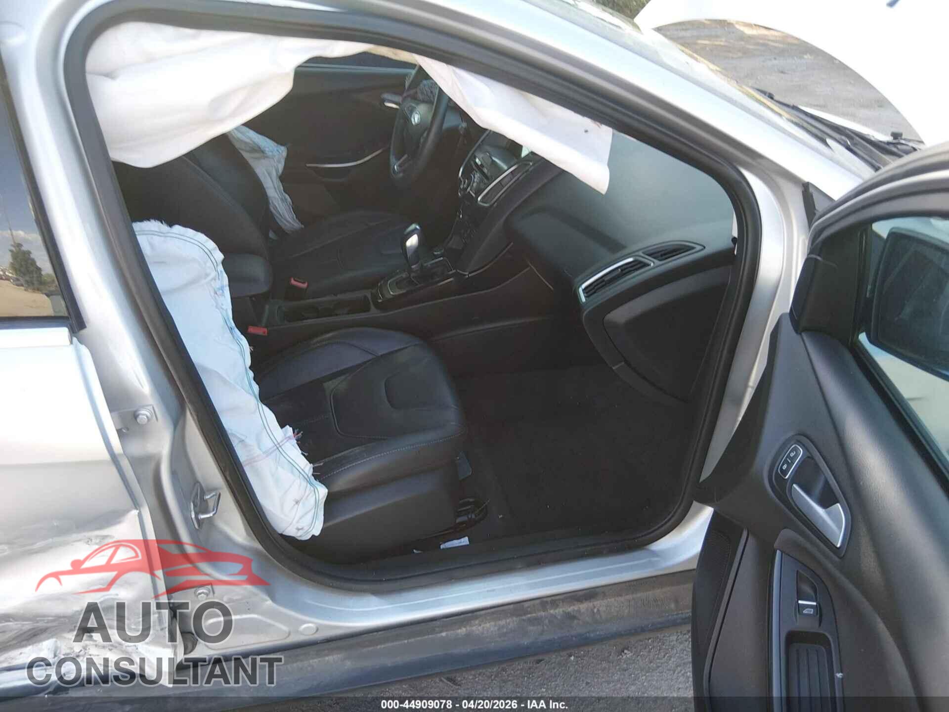 FORD FOCUS 2016 - 1FADP3N25GL312984