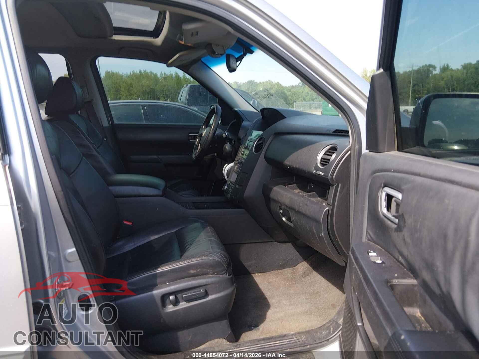HONDA PILOT 2011 - 5FNYF3H74BB001175