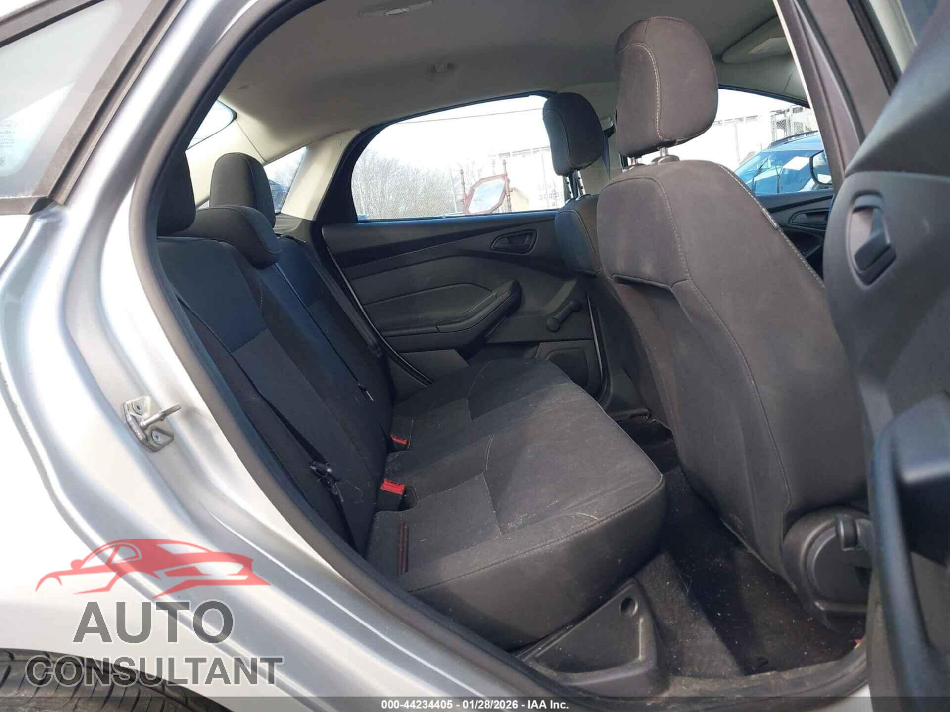 FORD FOCUS 2017 - 1FADP3E24HL317238