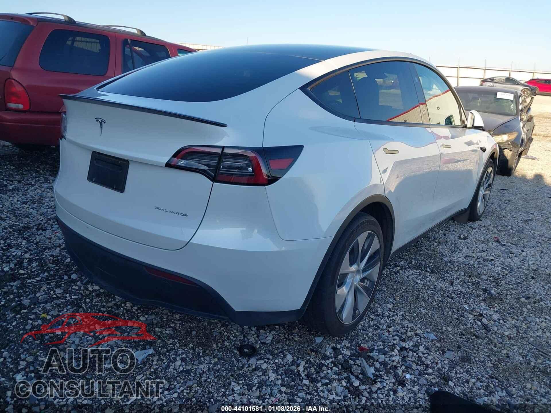 TESLA MODEL Y 2023 - 7SAYGAEEXPF829228