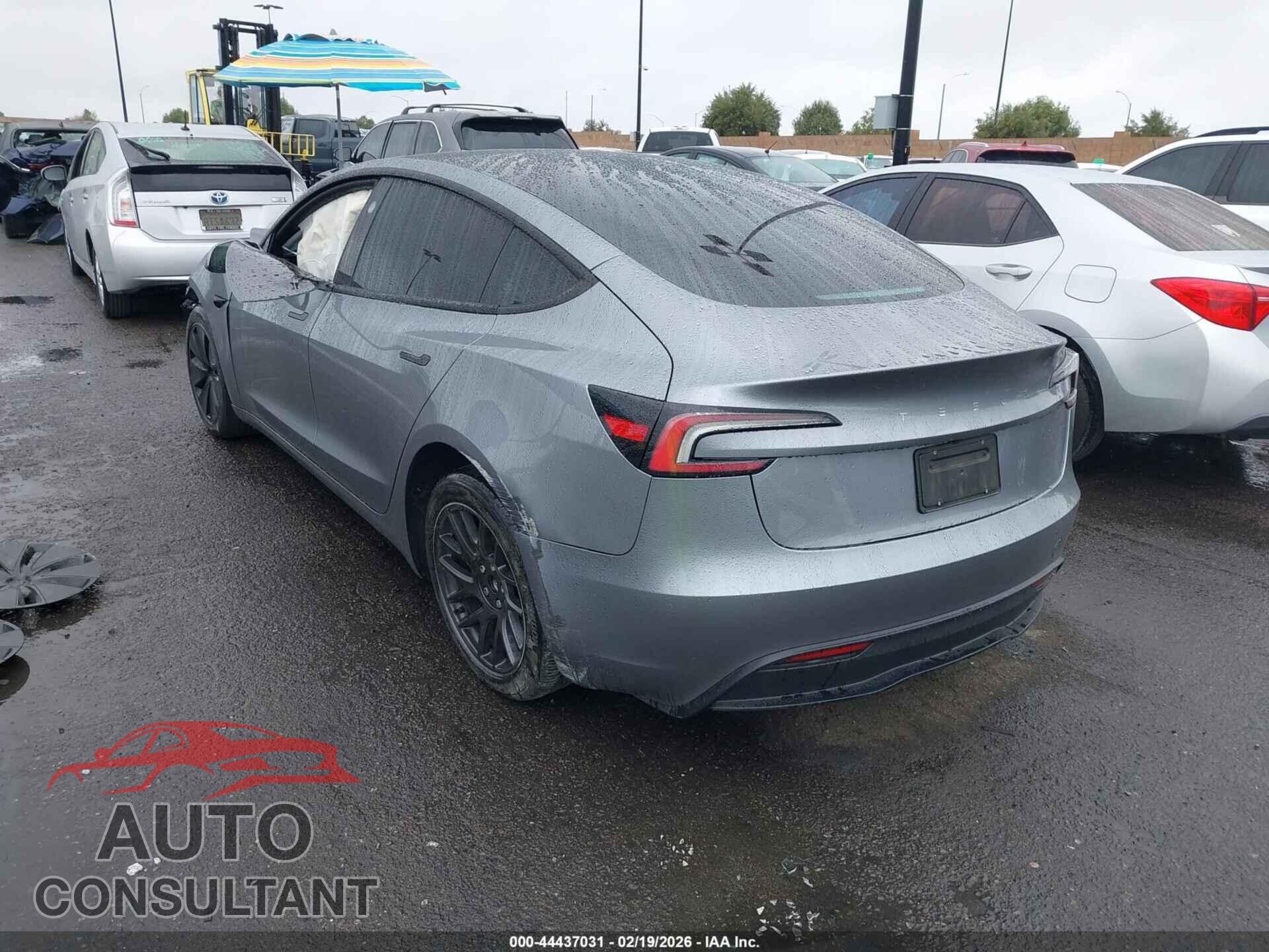 TESLA MODEL 3 2025 - 5YJ3E1EA5SF965527