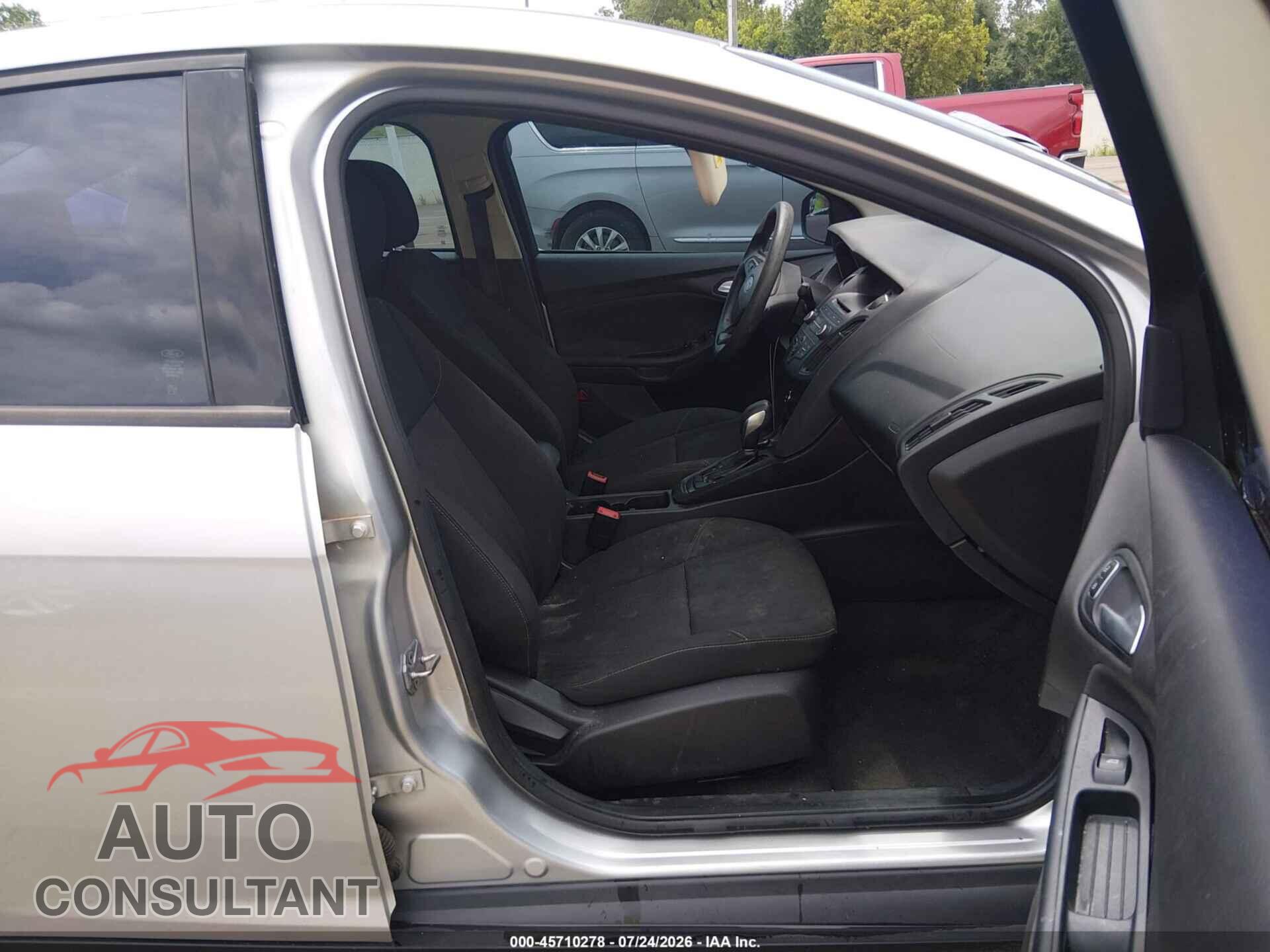 FORD FOCUS 2017 - 1FADP3F28HL315183
