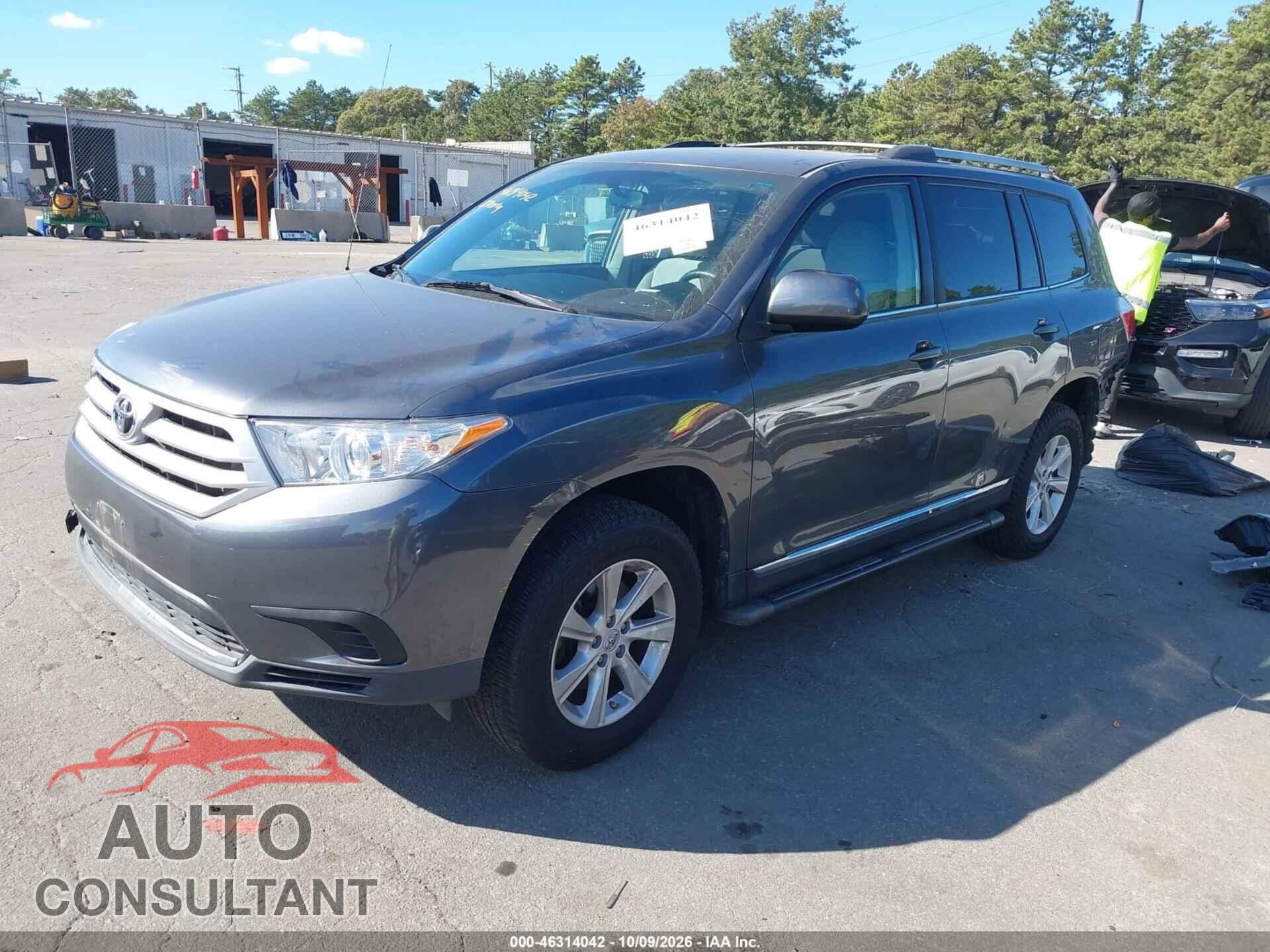 TOYOTA HIGHLANDER 2012 - 5TDBK3EH8CS094536