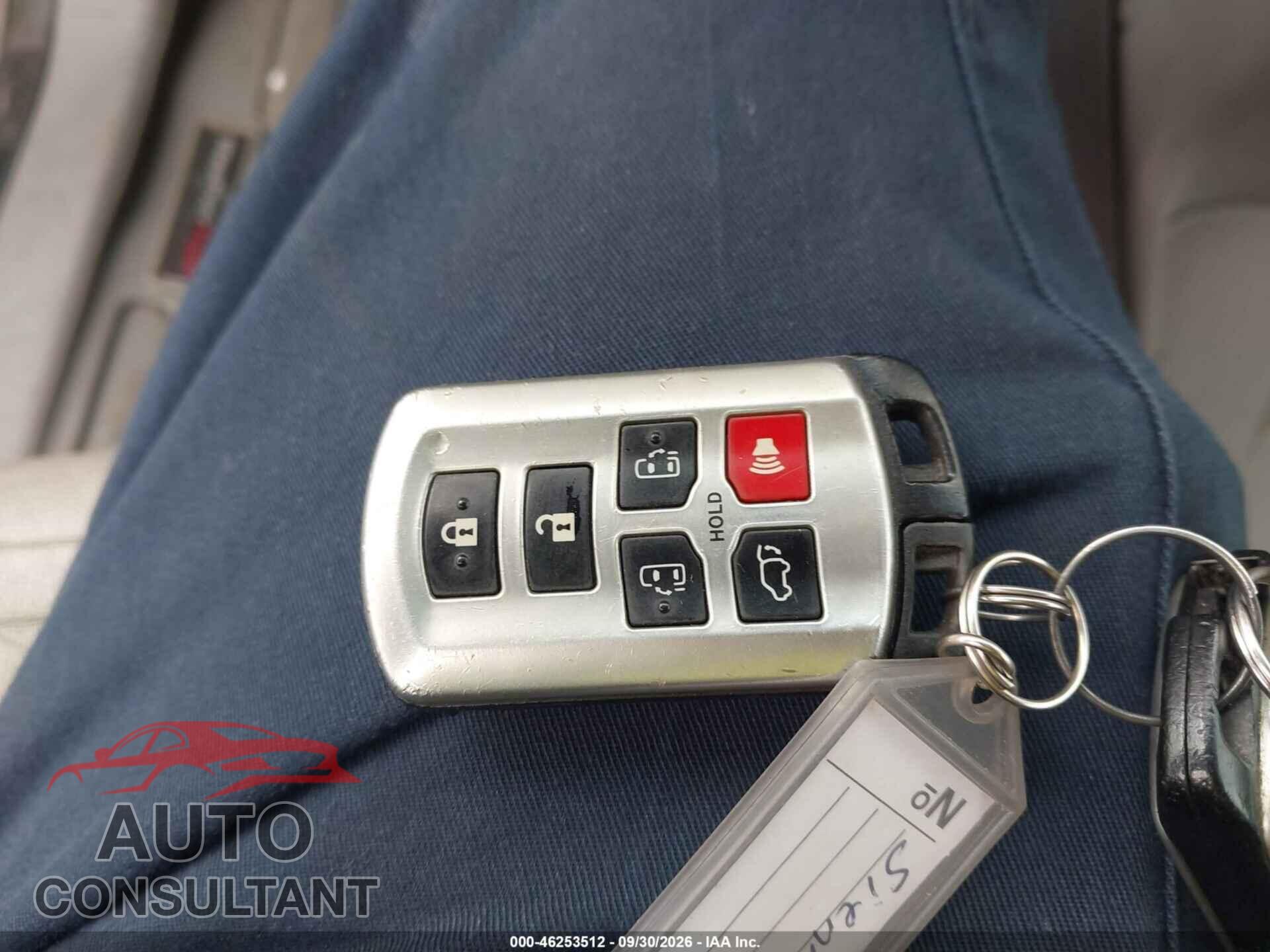 TOYOTA SIENNA 2013 - 5TDDK3DC8DS058281