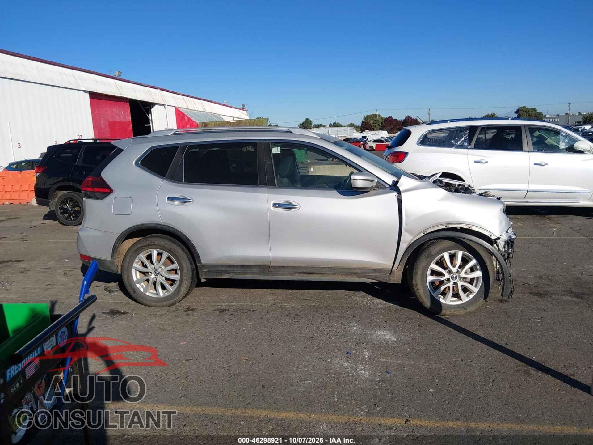 NISSAN ROGUE 2017 - KNMAT2MV2HP543799