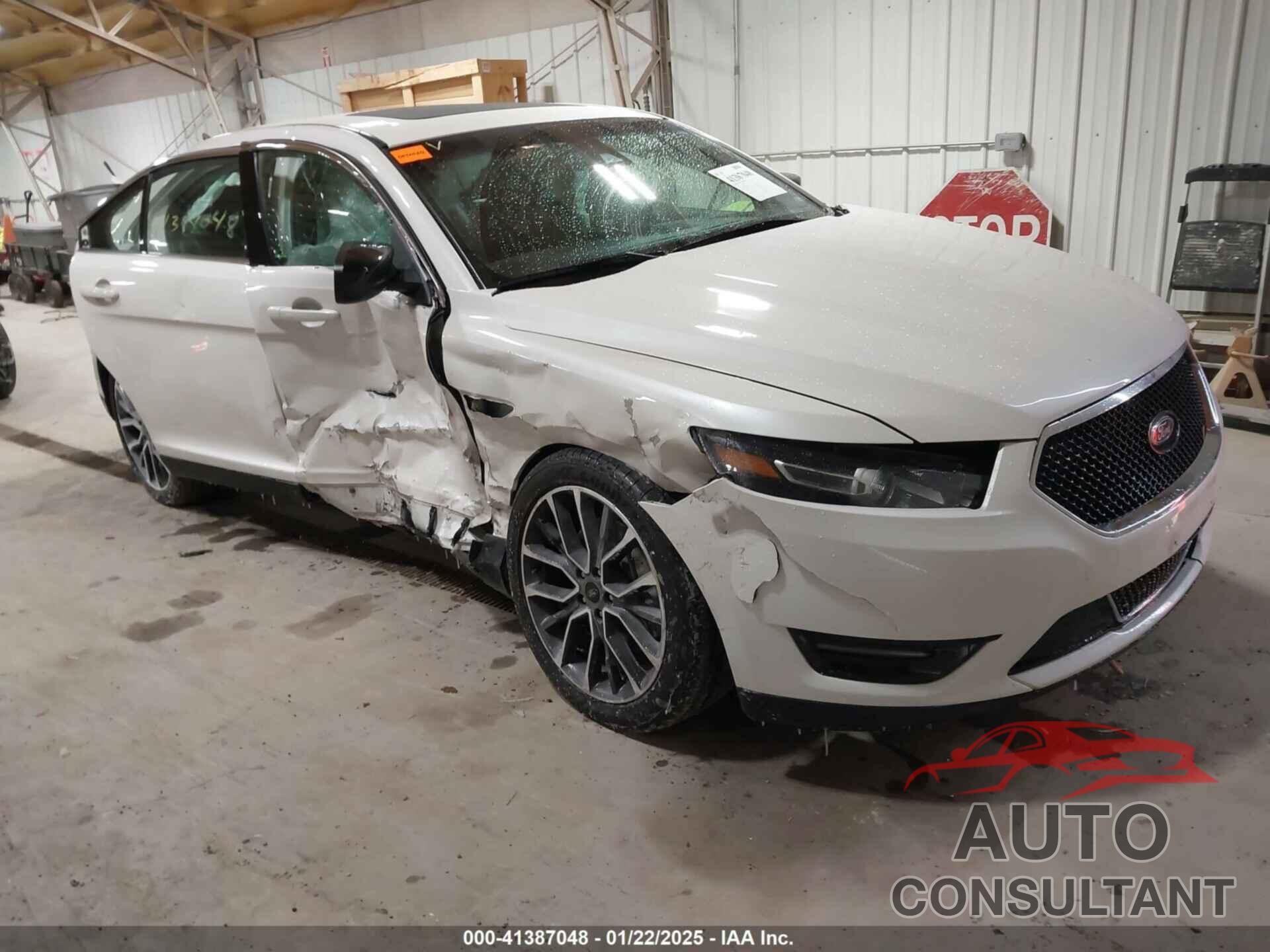 FORD TAURUS 2018 - 1FAHP2KT0JG103032