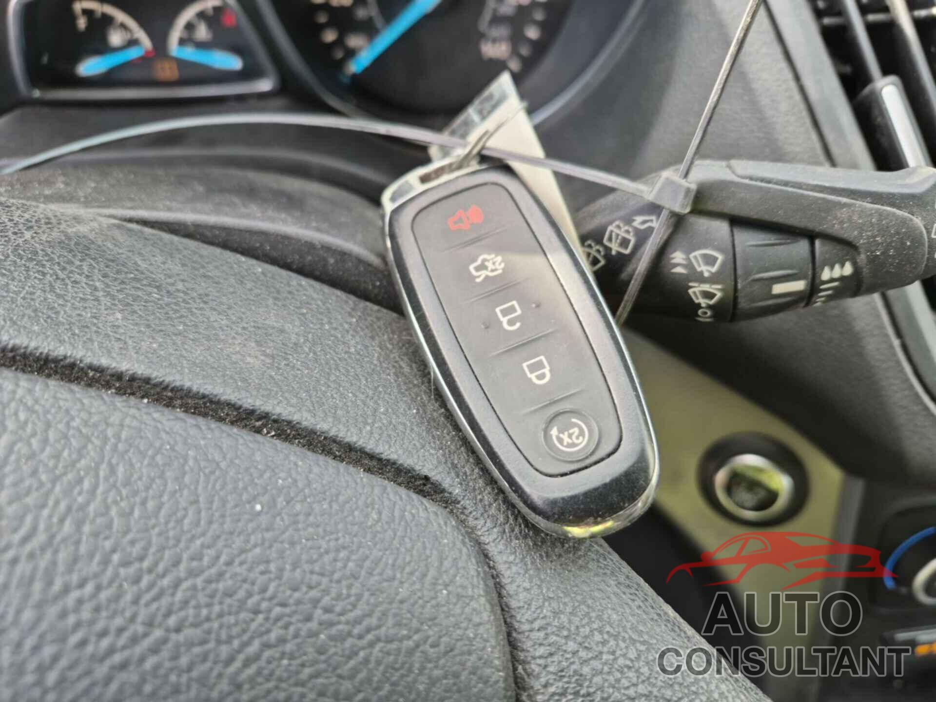 FORD ESCAPE 2019 - 1FMCU0GDXKUB65796