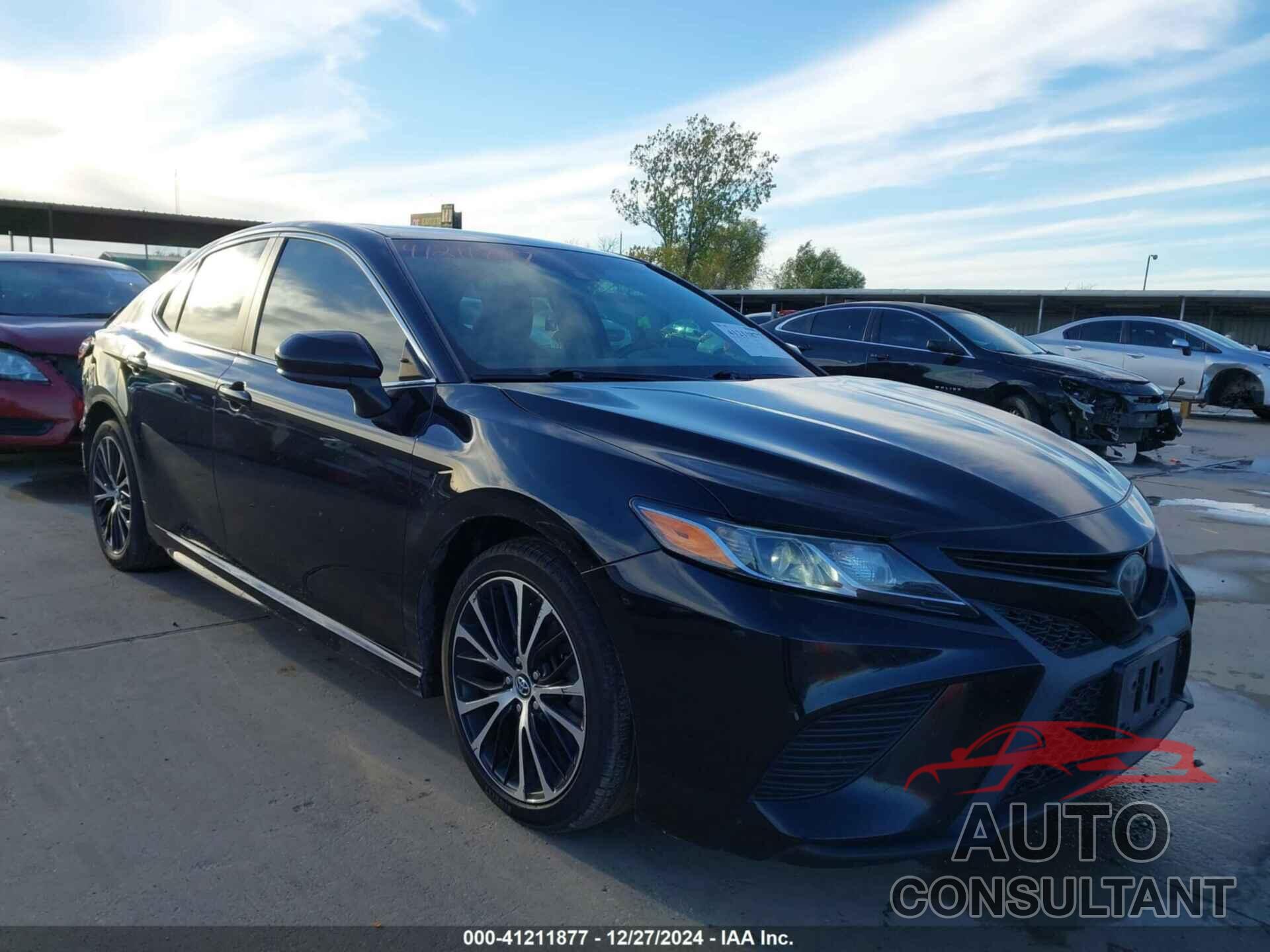 TOYOTA CAMRY 2018 - 4T1B11HK9JU668449