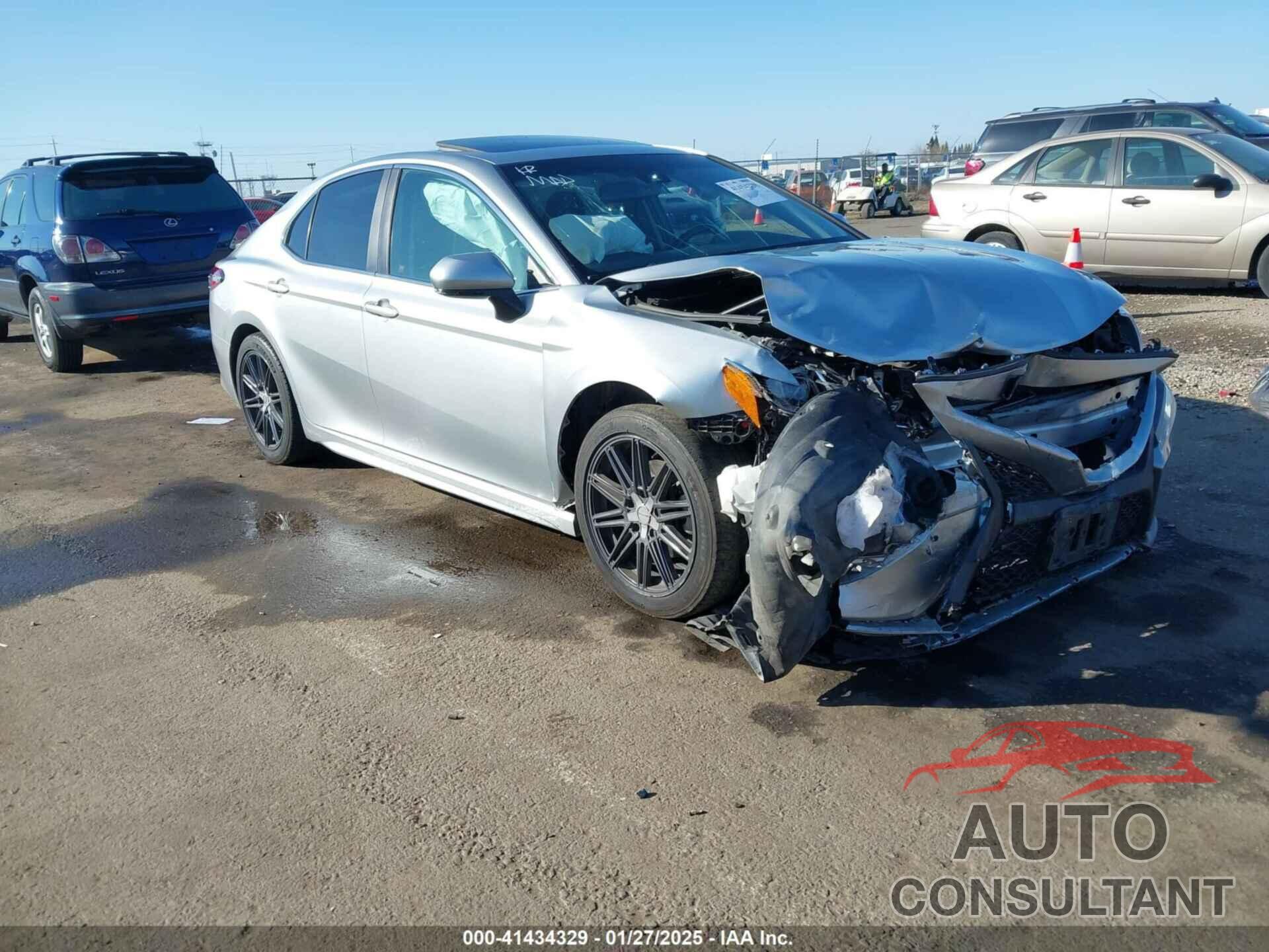 TOYOTA CAMRY 2018 - 4T1B11HK3JU611423
