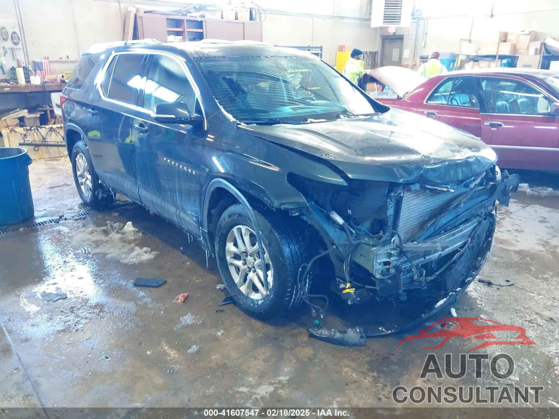 CHEVROLET TRAVERSE 2018 - 1GNERGKW2JJ172281