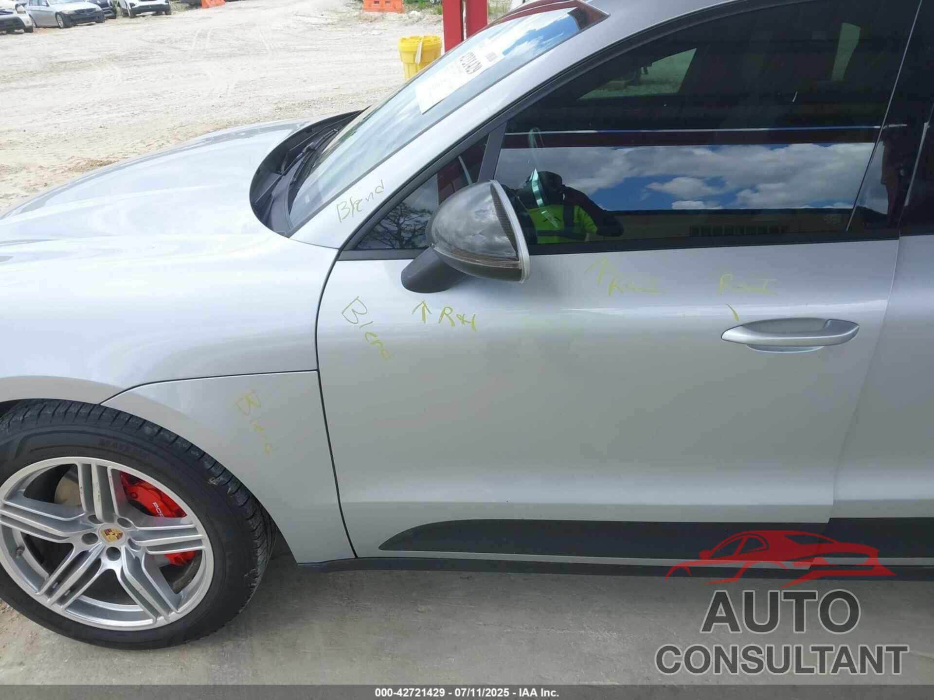 PORSCHE MACAN 2015 - WP1AB2A56FLB65772
