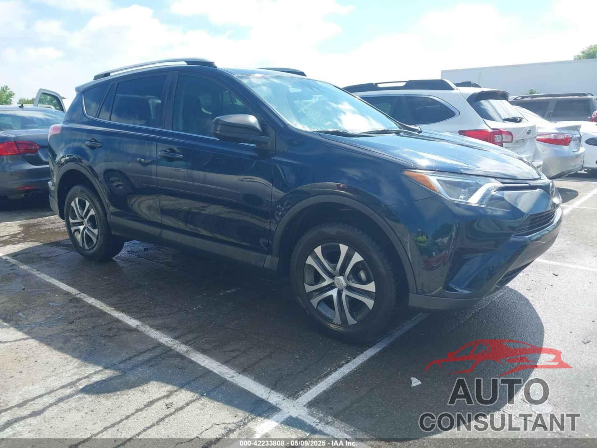 TOYOTA RAV4 2017 - JTMZFREV3HJ712555