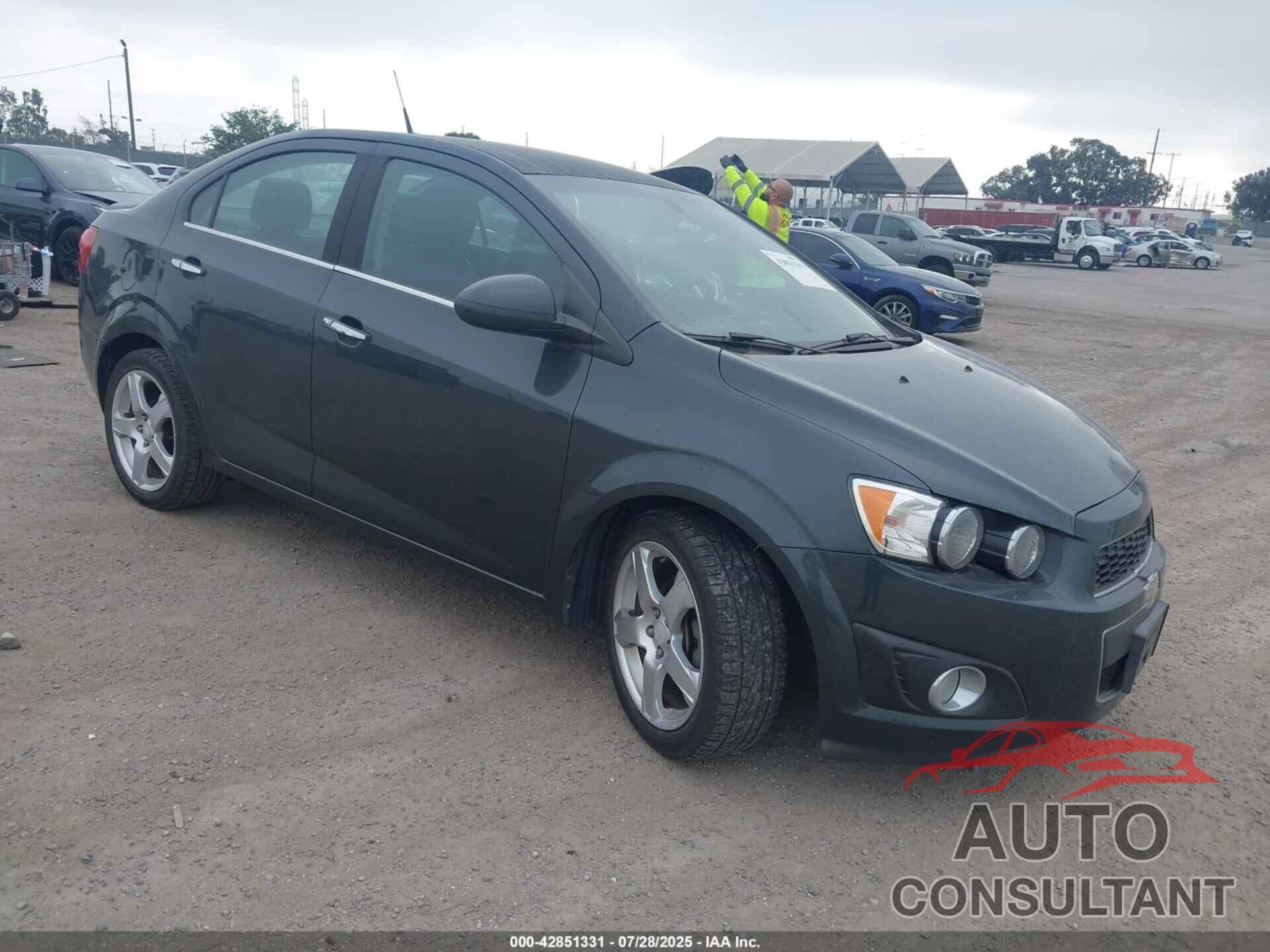CHEVROLET SONIC 2014 - 1G1JE5SG9E4120286