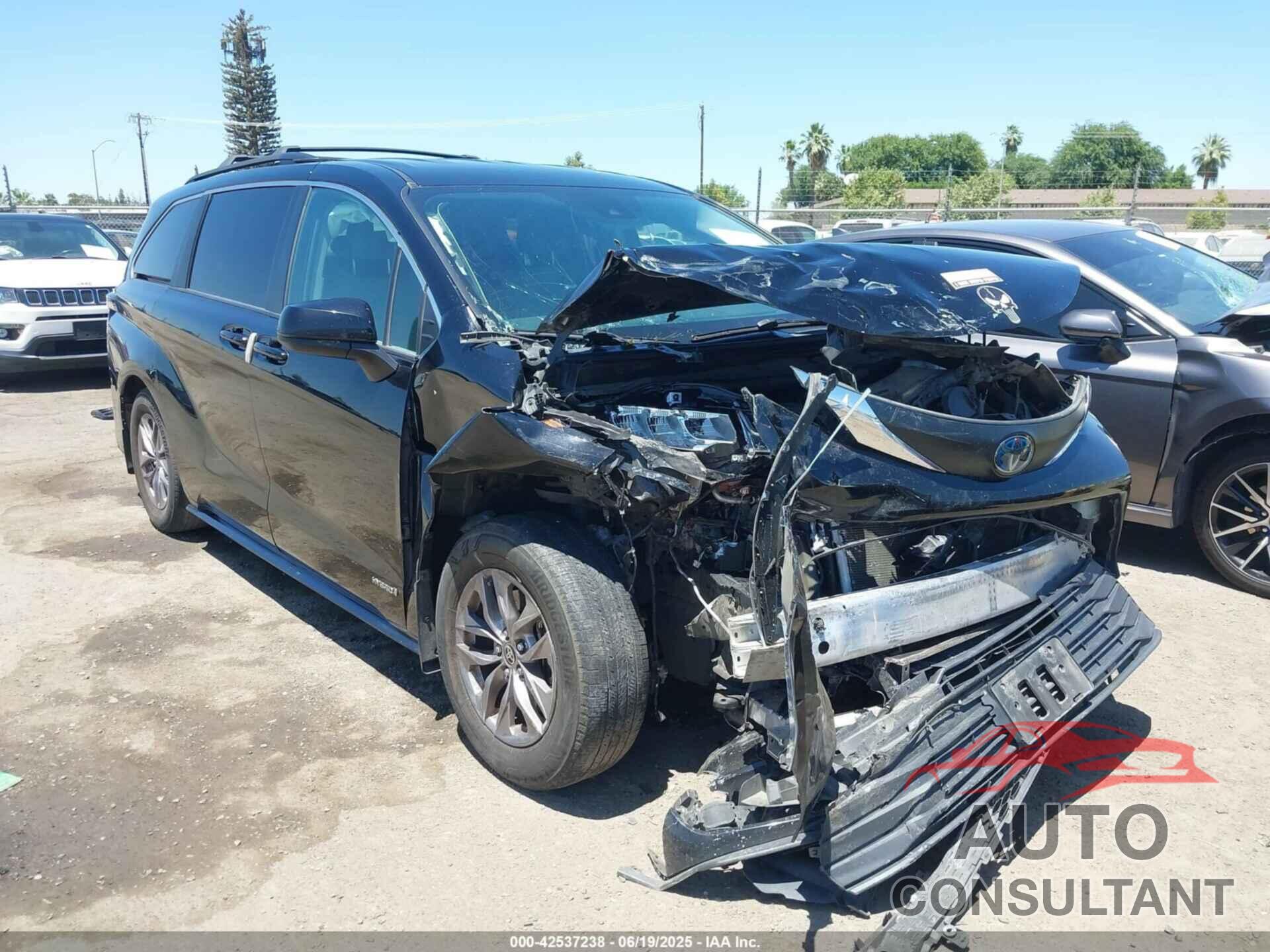 TOYOTA SIENNA 2021 - 5TDKRKEC3MS011073