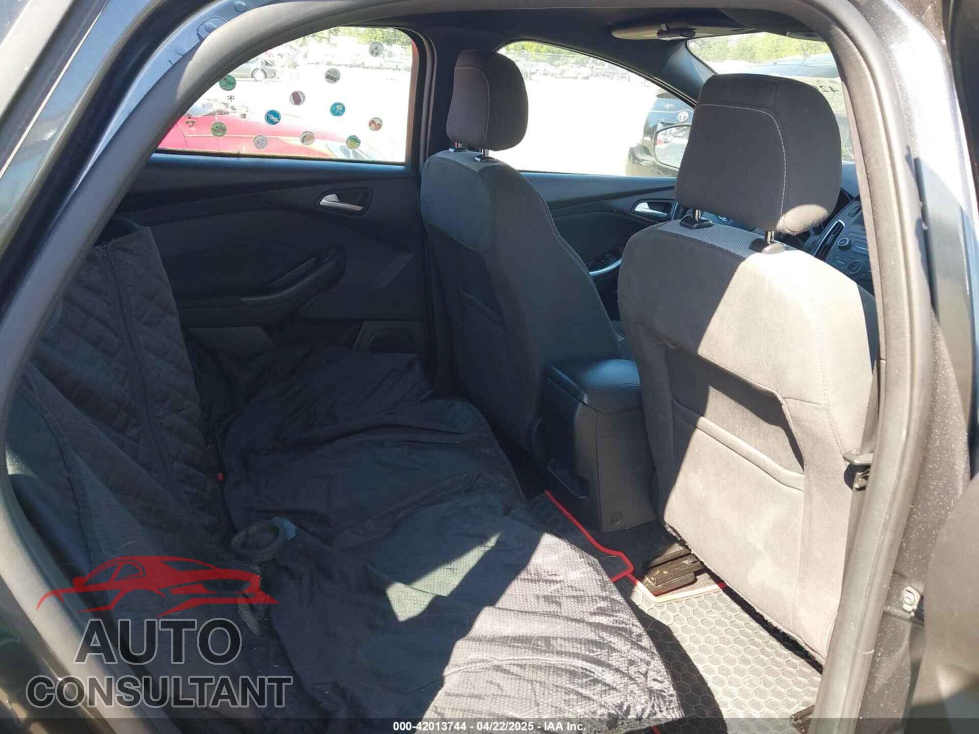 FORD FOCUS 2017 - 1FADP3L9XHL316093