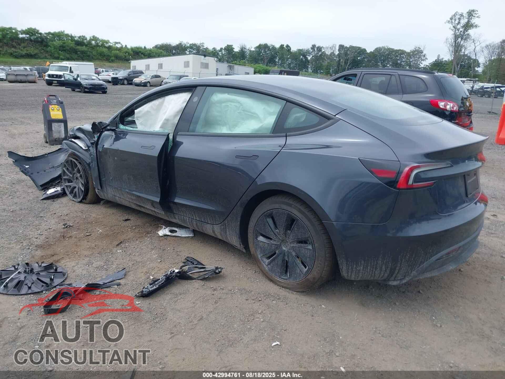 TESLA MODEL 3 2024 - 5YJ3E1EA0RF858007