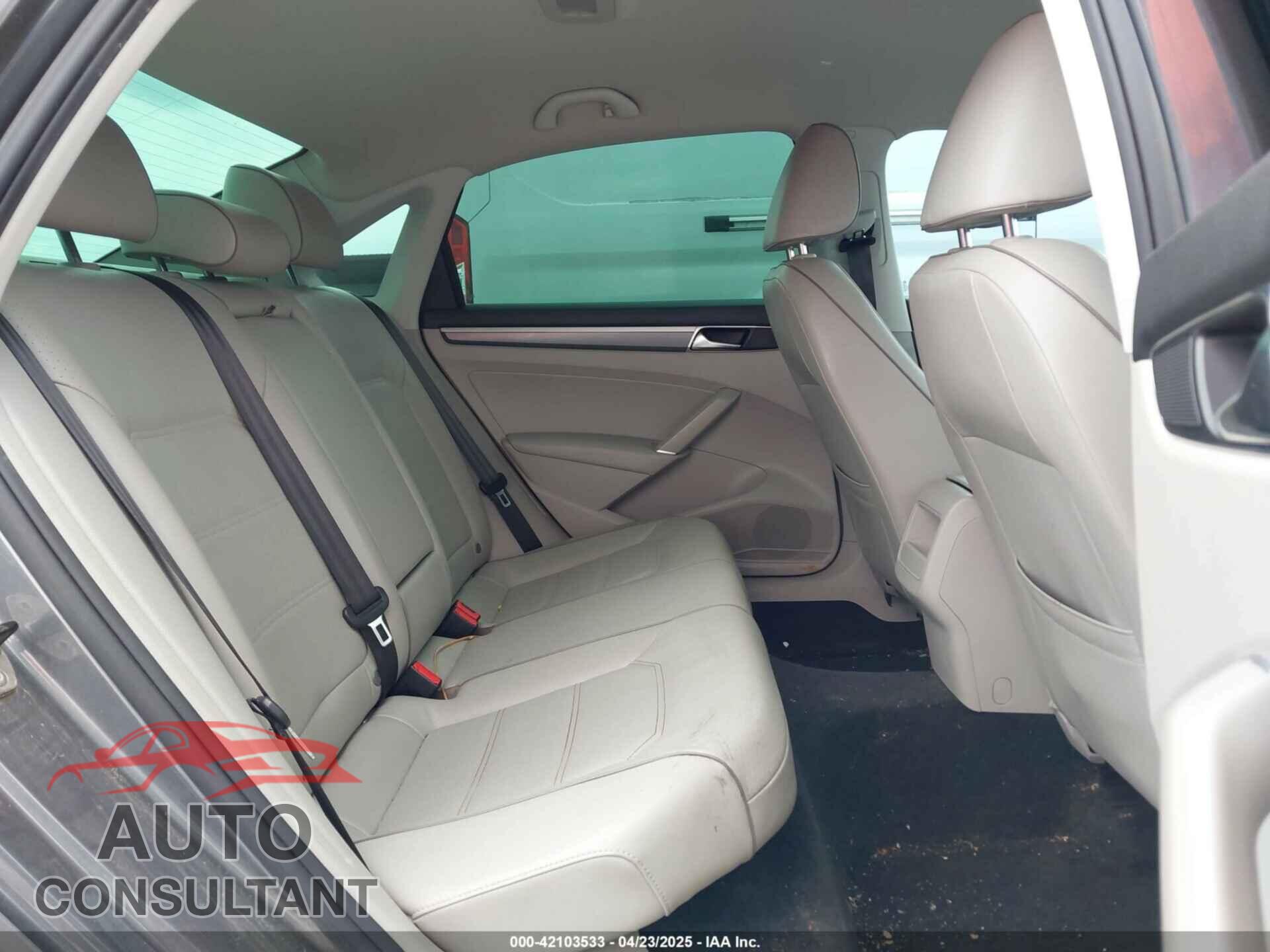 VOLKSWAGEN PASSAT 2018 - 1VWAA7A35JC007736