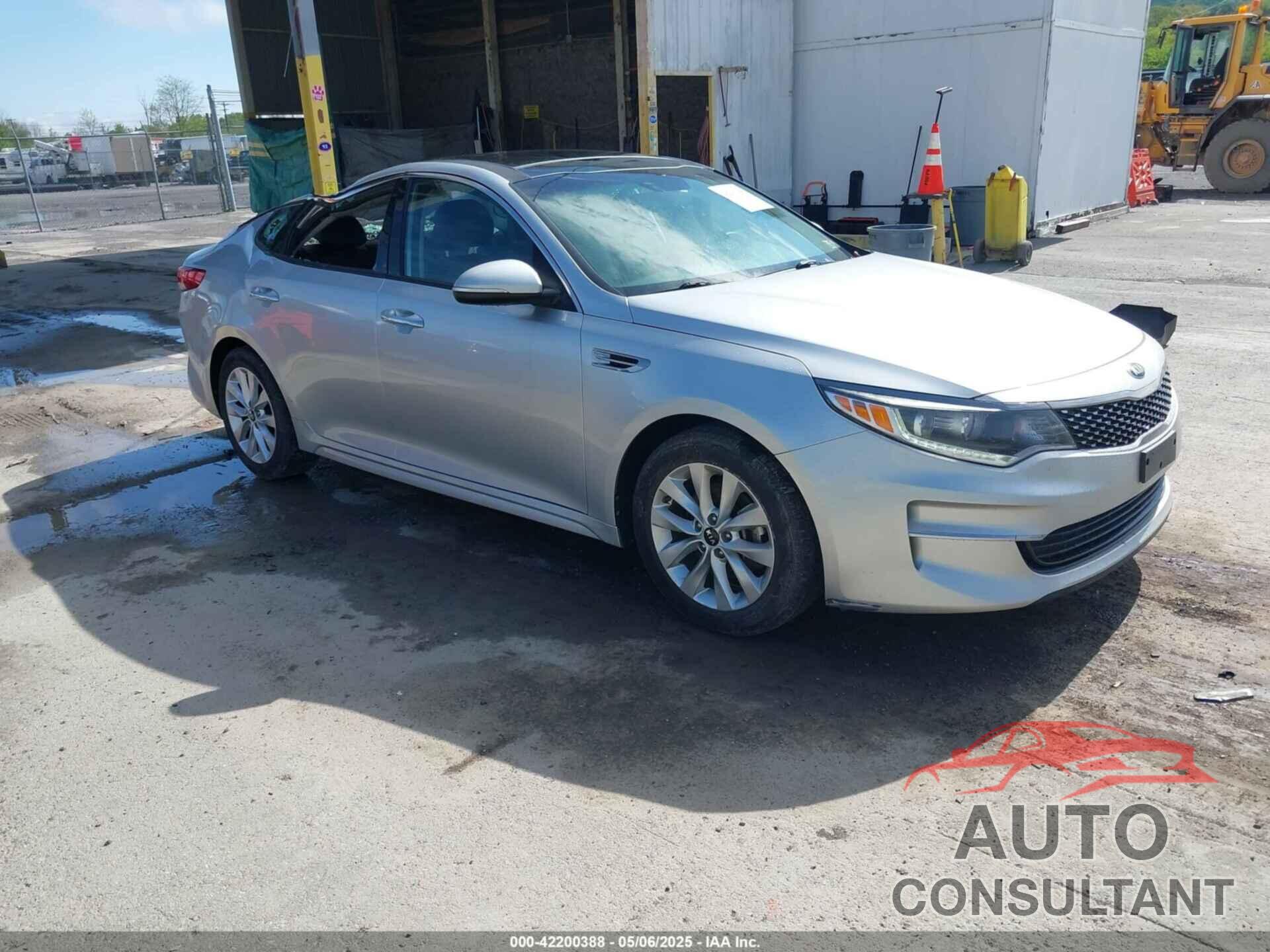 KIA OPTIMA 2018 - 5XXGU4L32JG201575