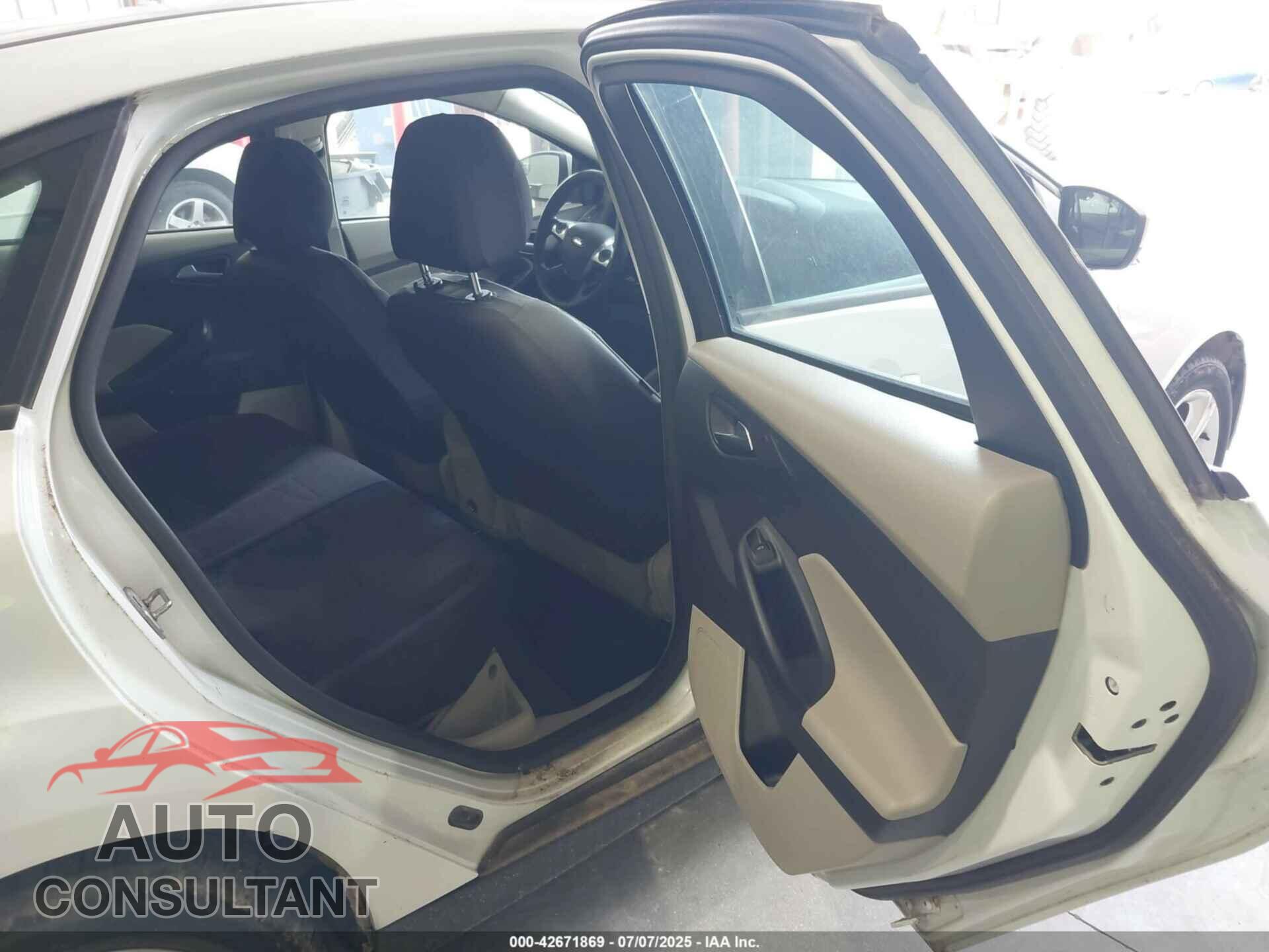 FORD FOCUS 2012 - 1FAHP3F23CL404590