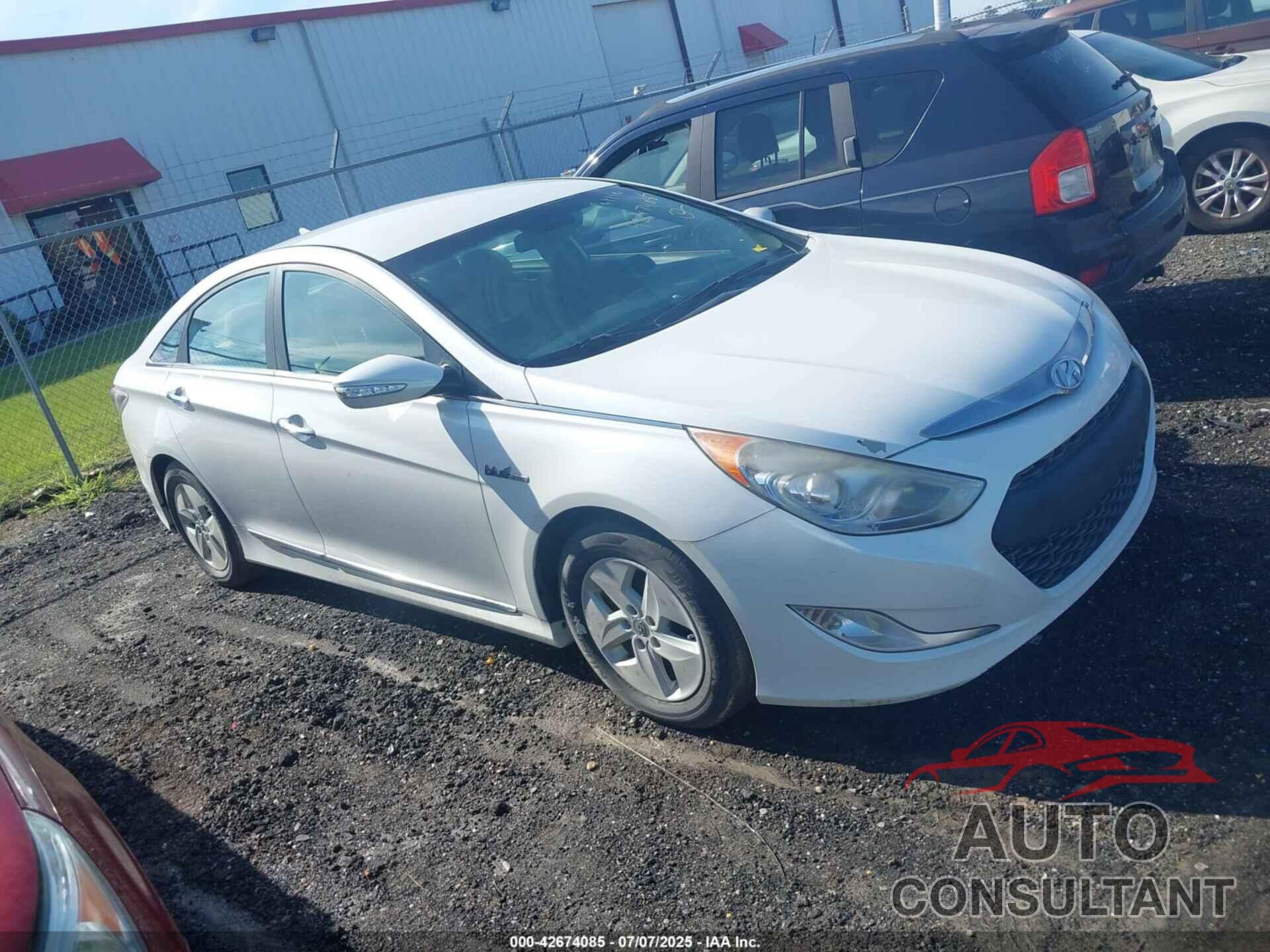 HYUNDAI SONATA HYBRID 2011 - KMHEC4A45BA017410