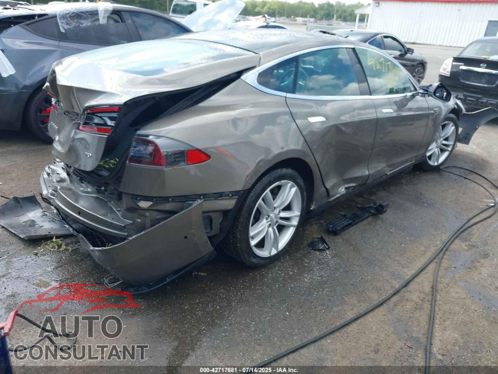 TESLA MODEL S 2015 - 5YJSA1E12FF112483