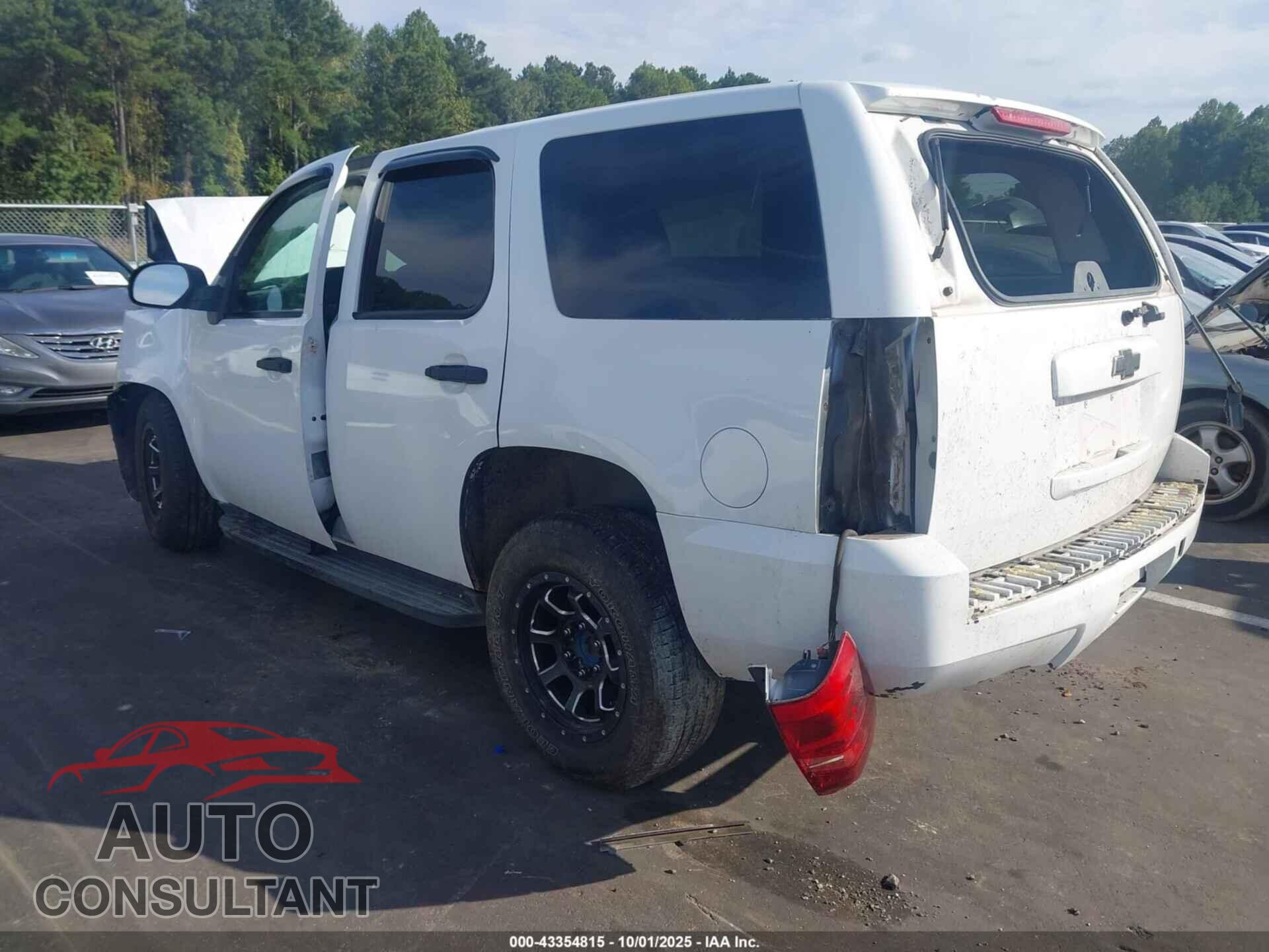 CHEVROLET TAHOE 2013 - 1GNLC2E07DR273132