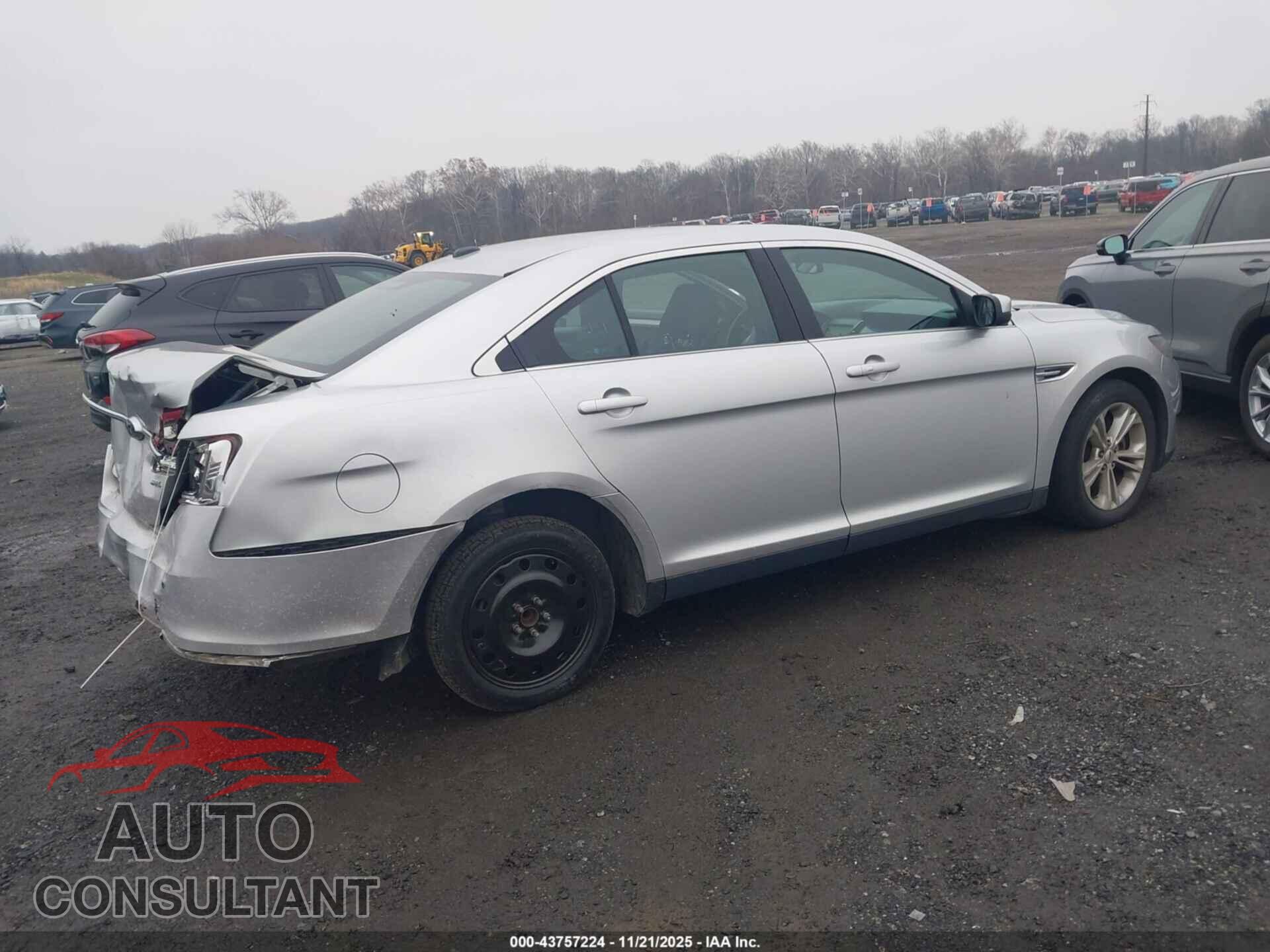 FORD TAURUS 2015 - 1FAHP2E82FG161089