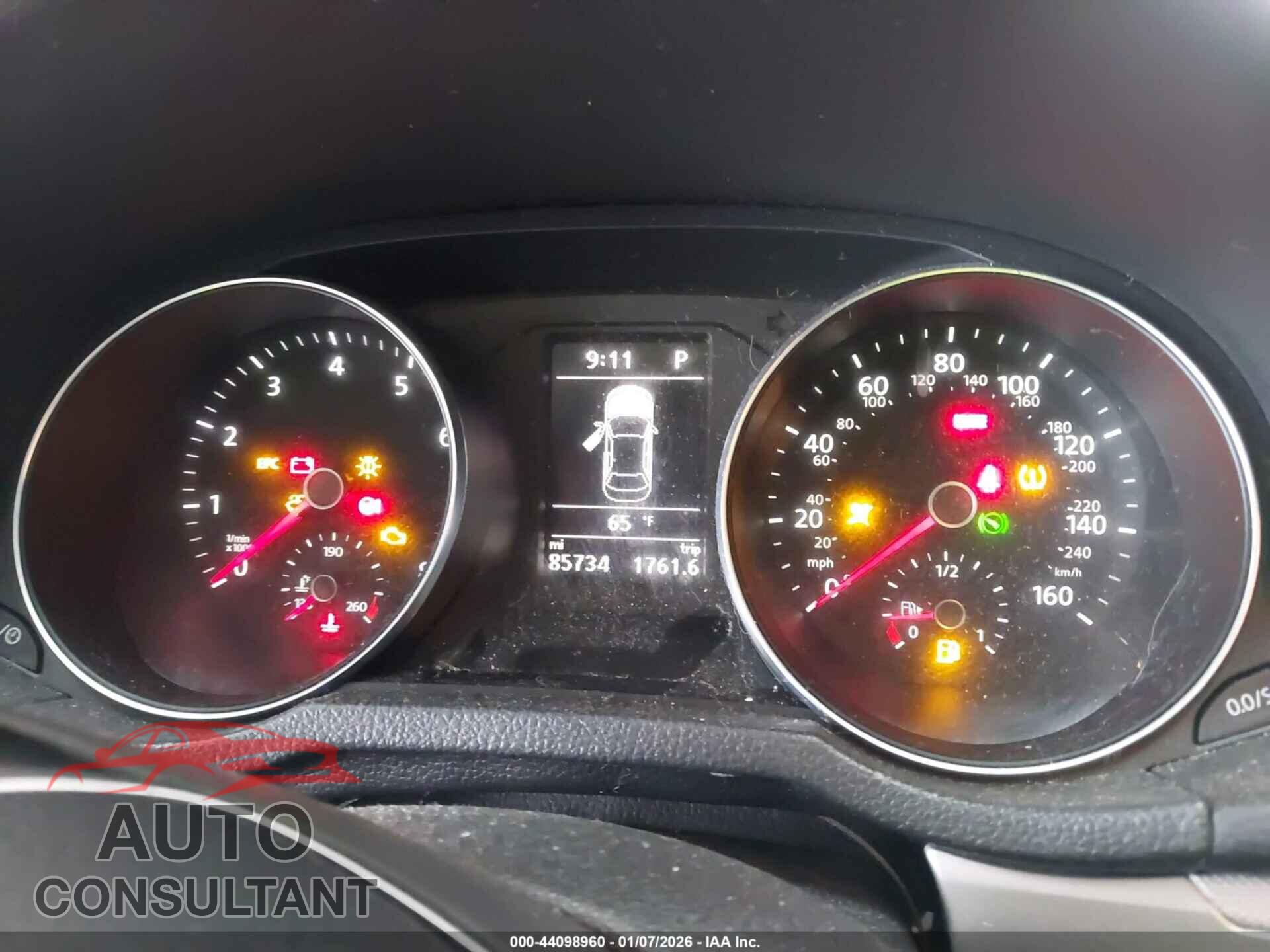 VOLKSWAGEN PASSAT 2017 - 1VWAT7A31HC077853