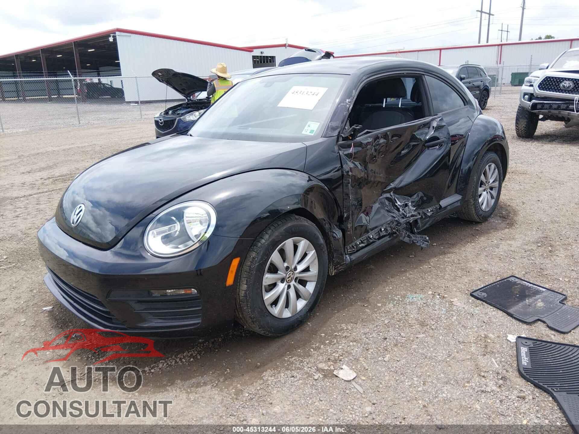 VOLKSWAGEN BEETLE 2017 - 3VWF17AT4HM611647