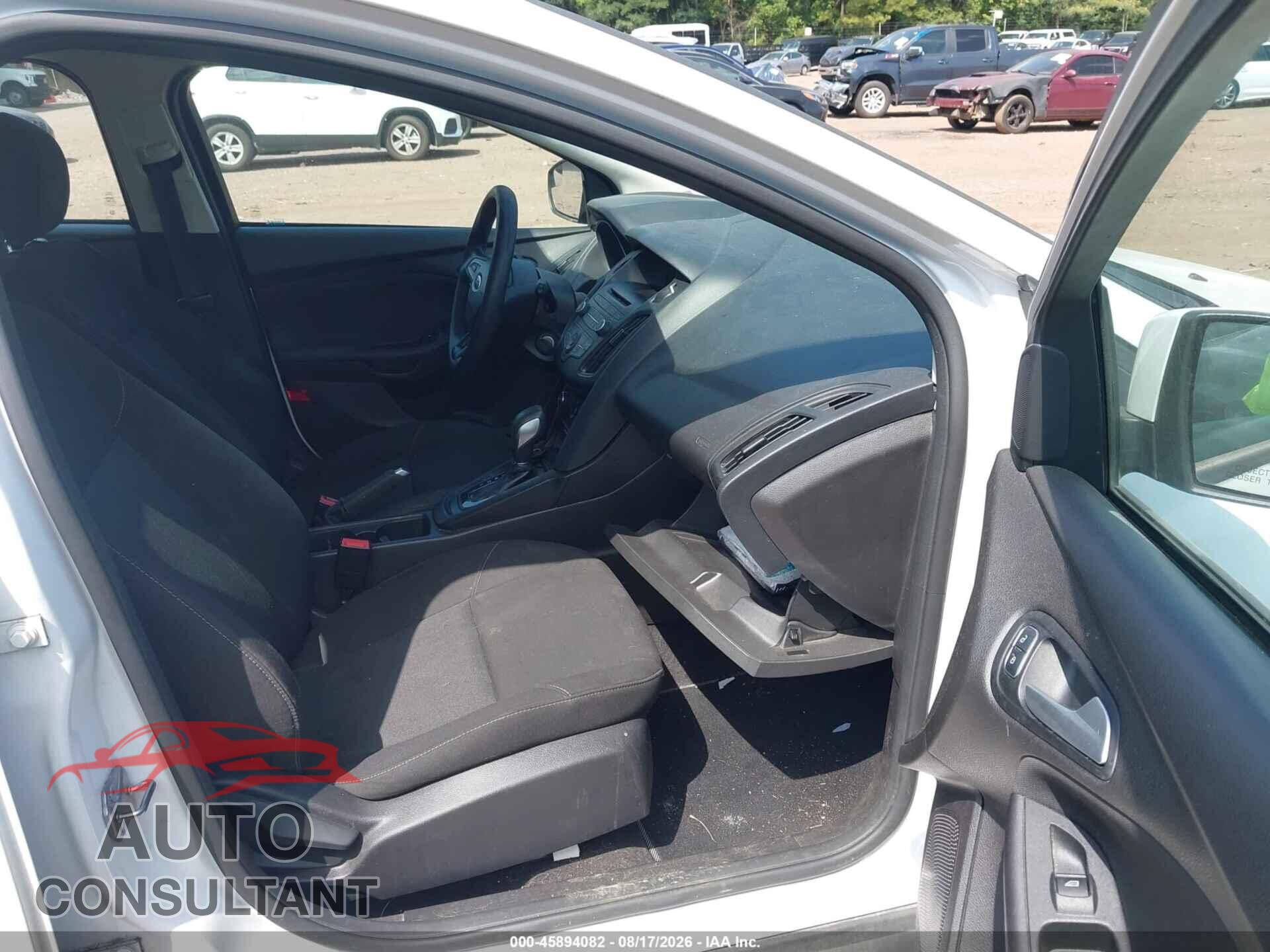 FORD FOCUS 2017 - 1FADP3K2XHL247992