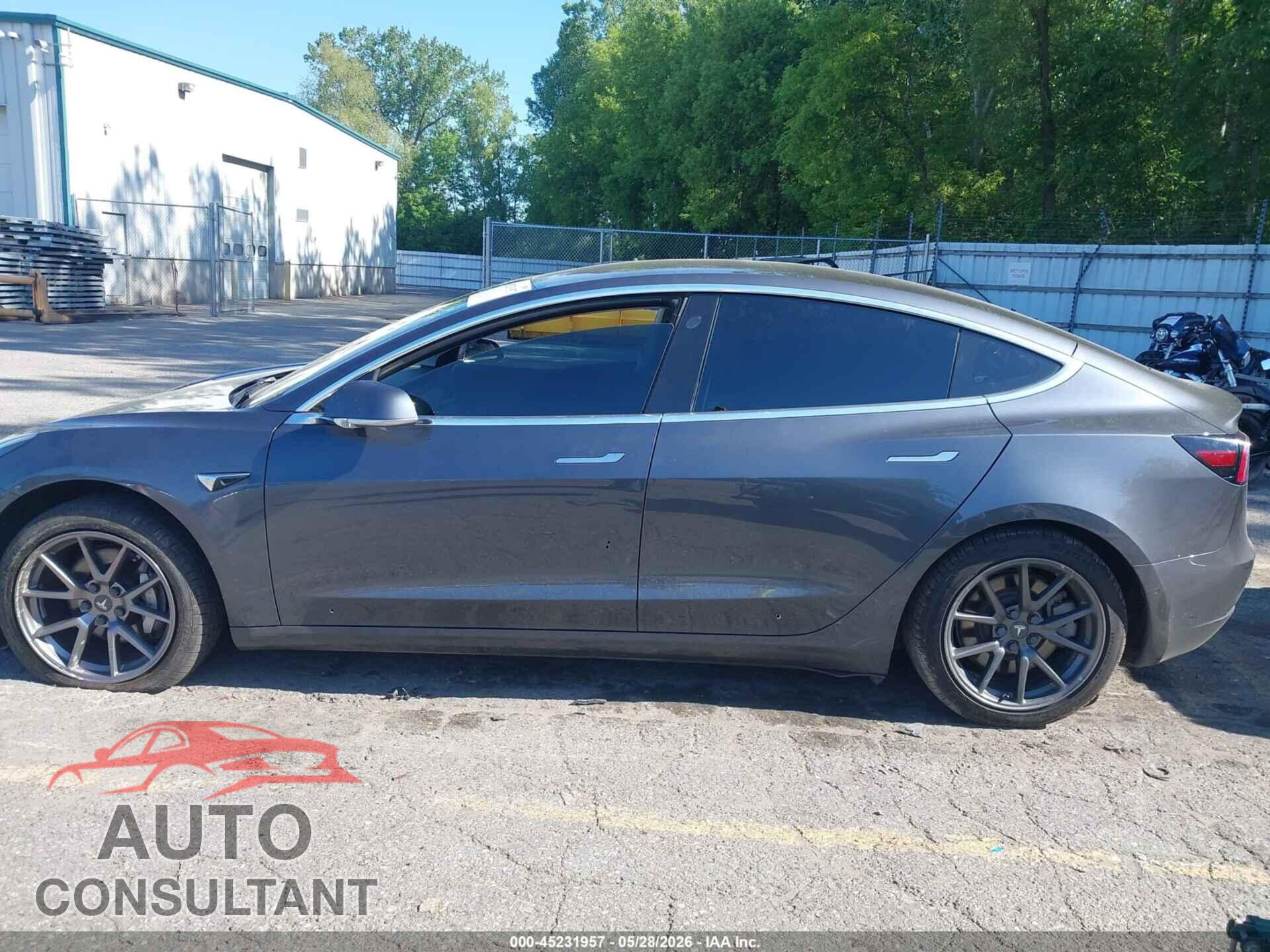 TESLA MODEL 3 2018 - 5YJ3E1EA1JF002817